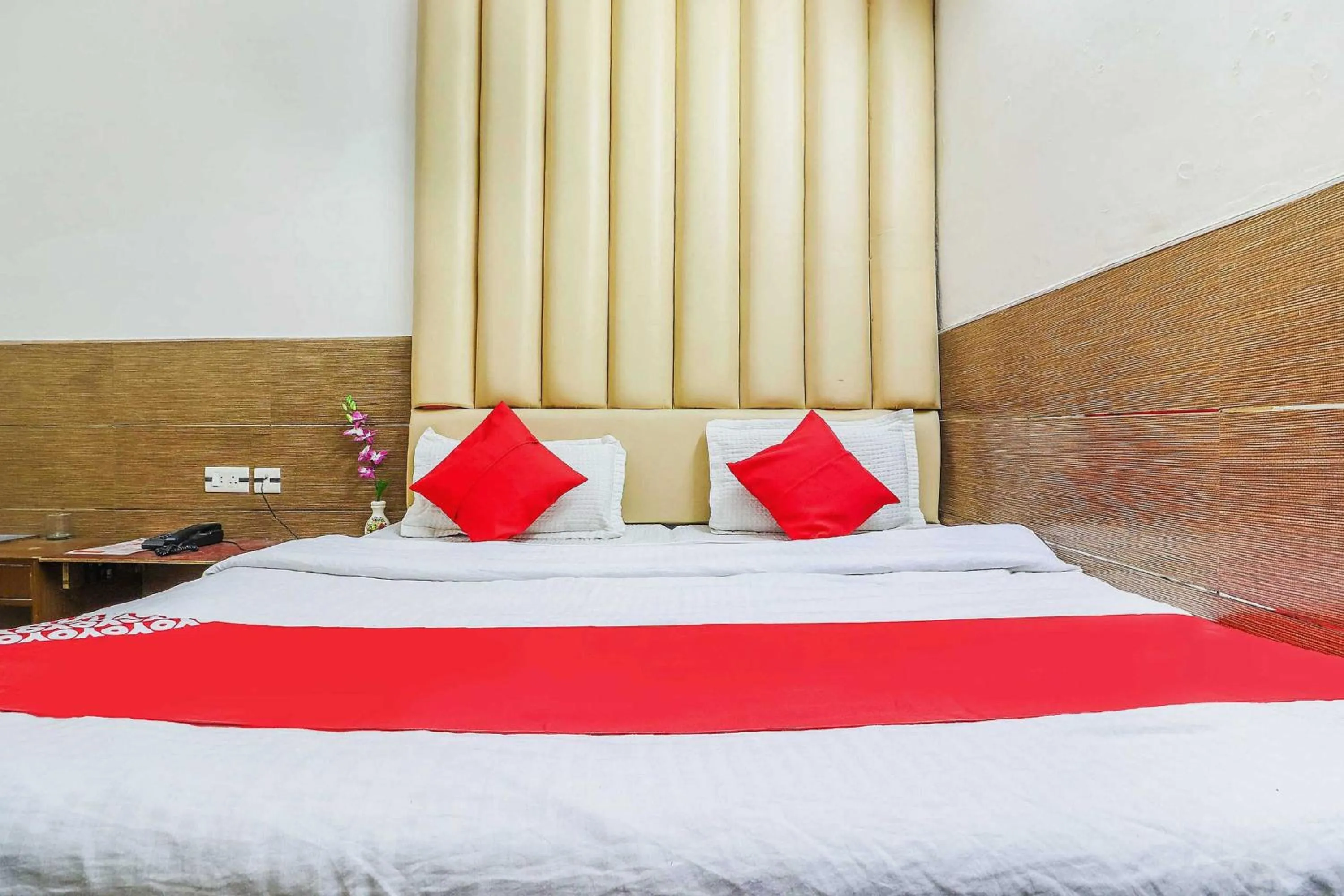 Bedroom, Bed in Hotel O Prem Chunaria