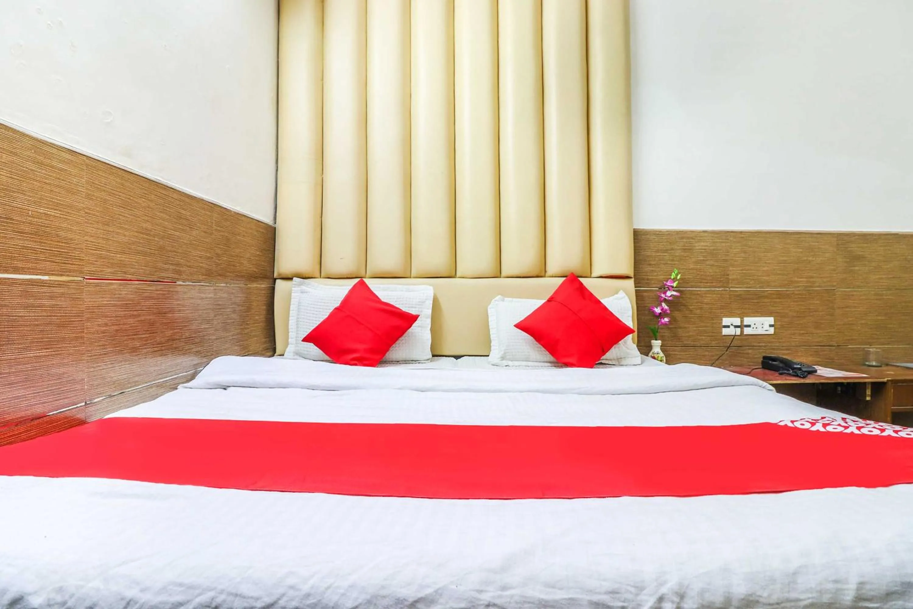 Bedroom, Bed in Hotel O Prem Chunaria