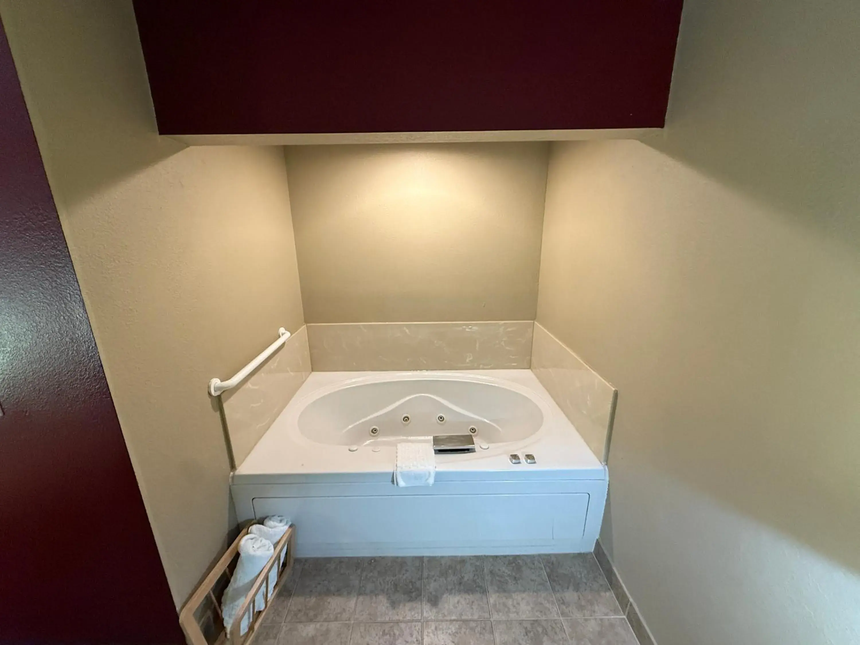 King Suite with Sofa bed - Non Smoking/Upper floor/Interior Hall in Rodeway Inn Hesston King Suite with Sofa bed - Non Smoking/Upper floor/Interior Hall in Rodeway Inn Hesston