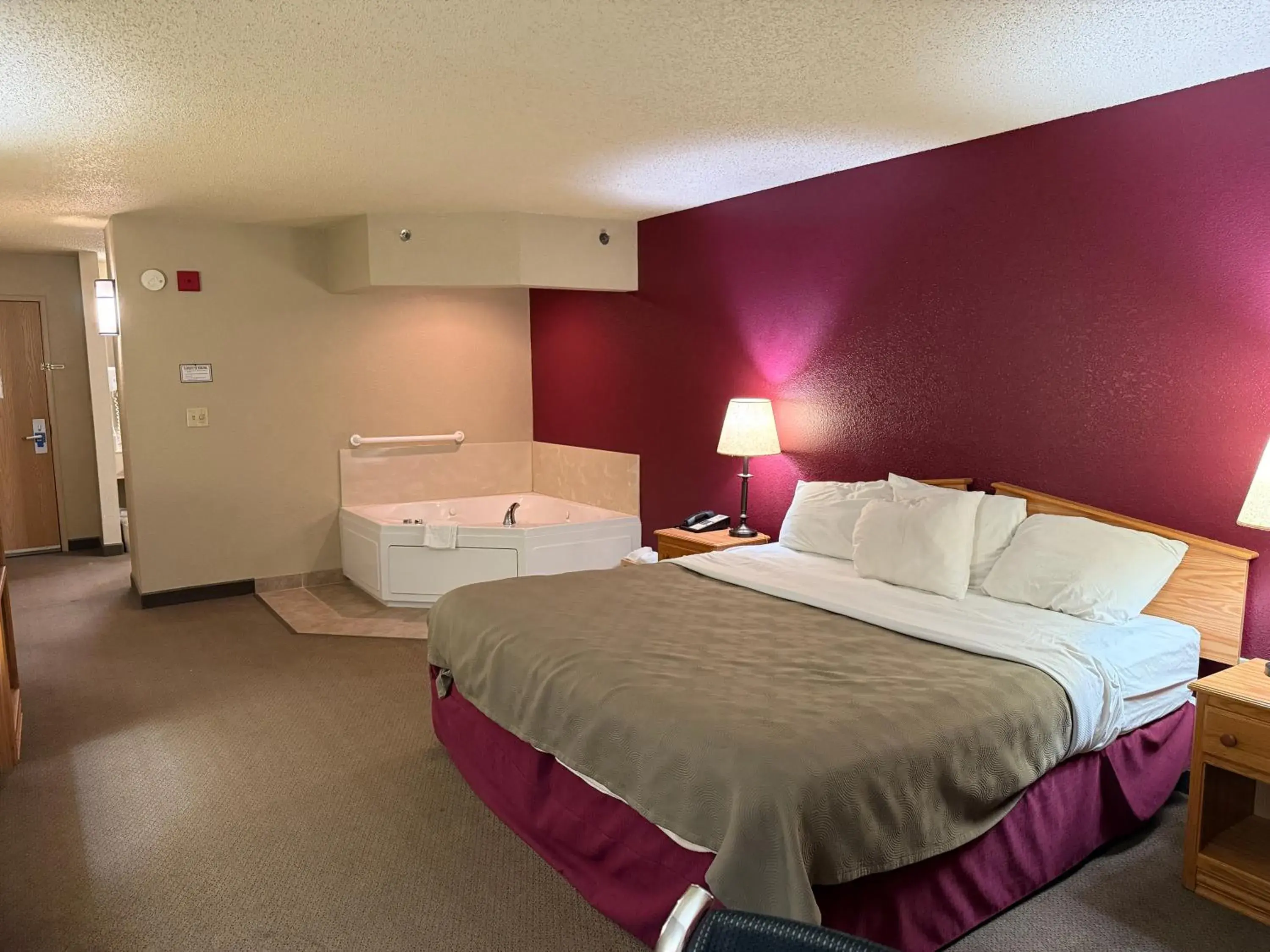 King Suite with Whirlpool - Non Smoking/Upper floor/Interior Hall in Rodeway Inn Hesston King Suite with Whirlpool - Non Smoking/Upper floor/Interior Hall in Rodeway Inn Hesston