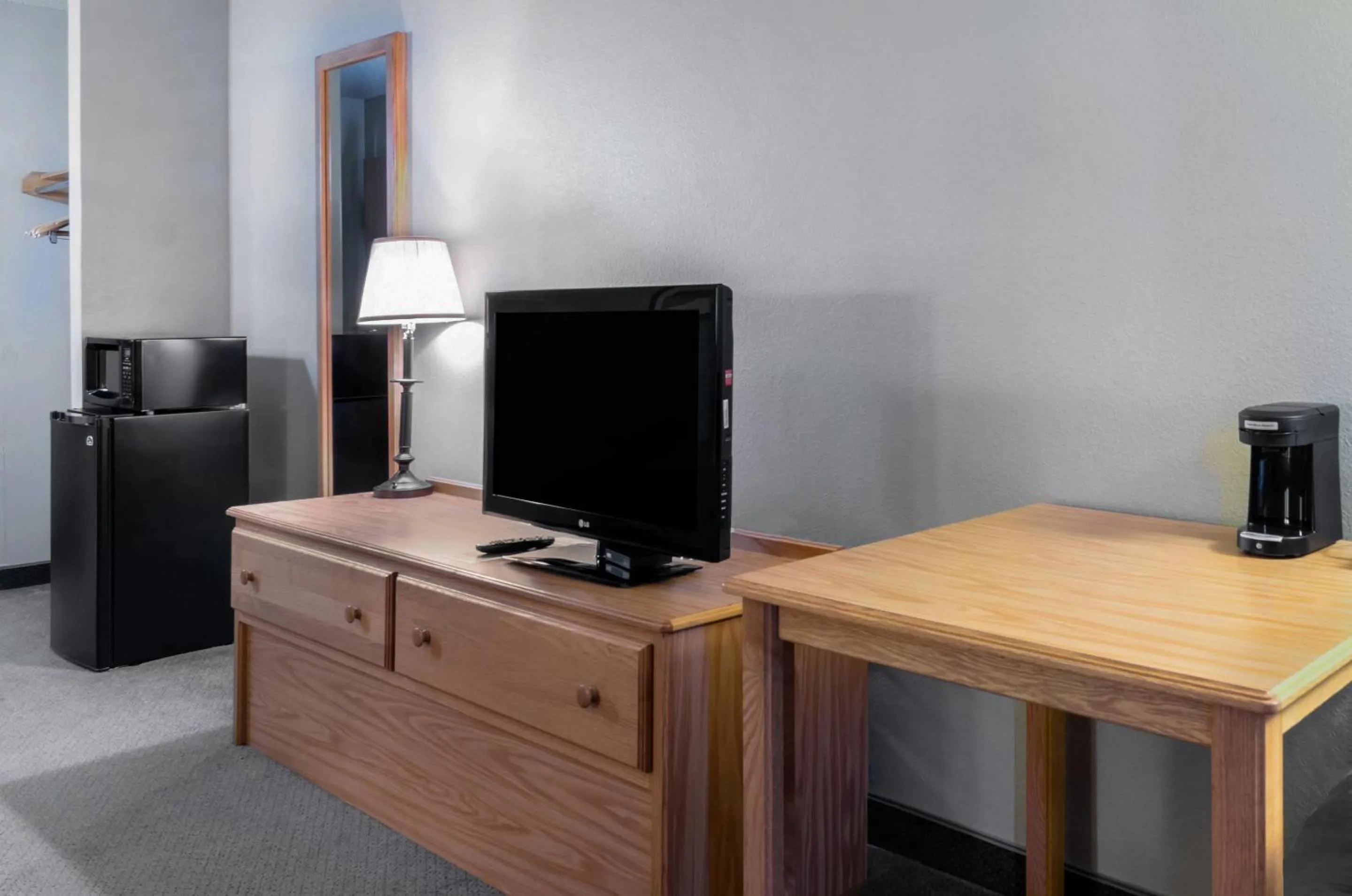 Bedroom in Rodeway Inn Hesston