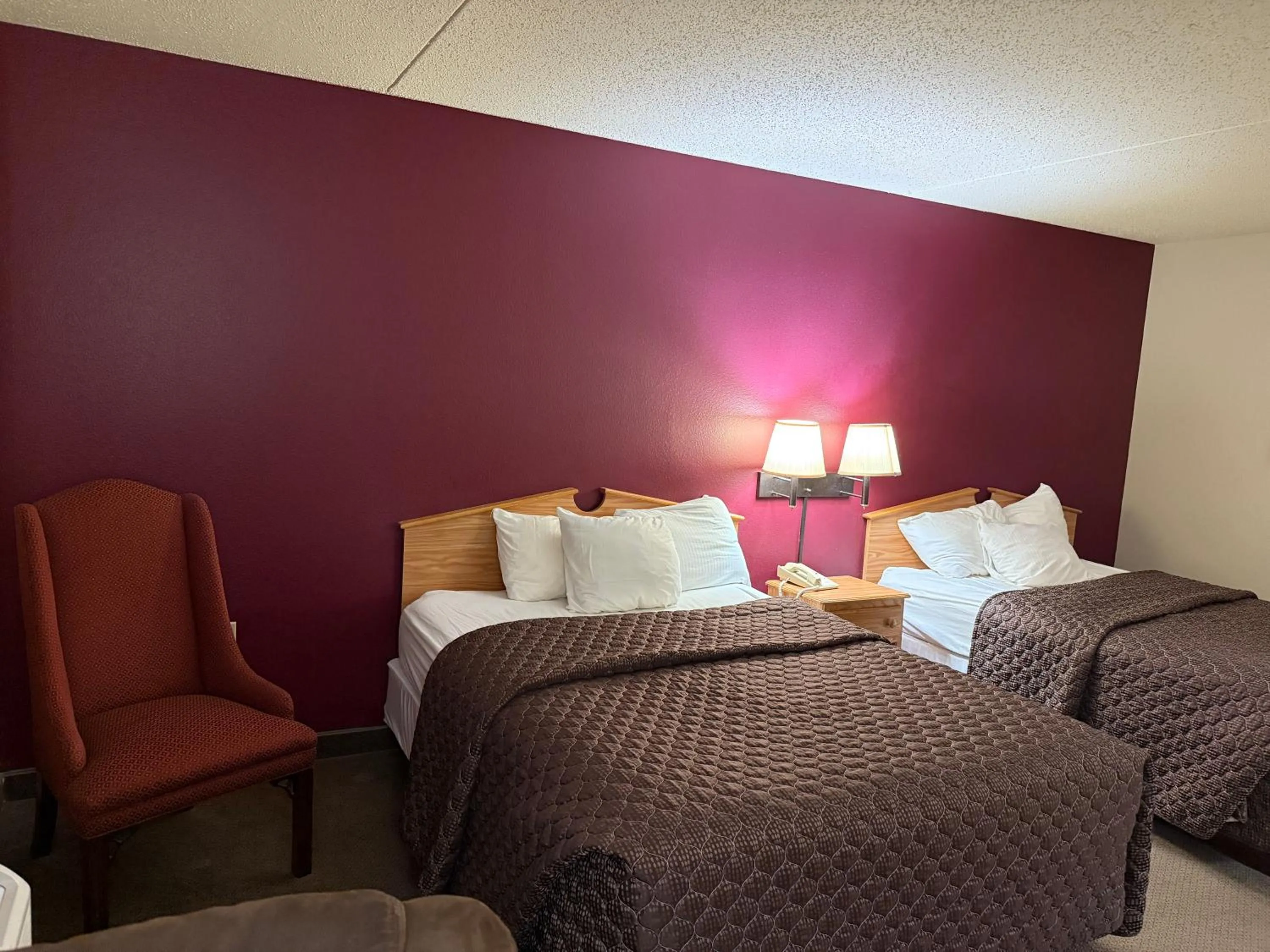 Photo of the whole room, Bed in Rodeway Inn Hesston