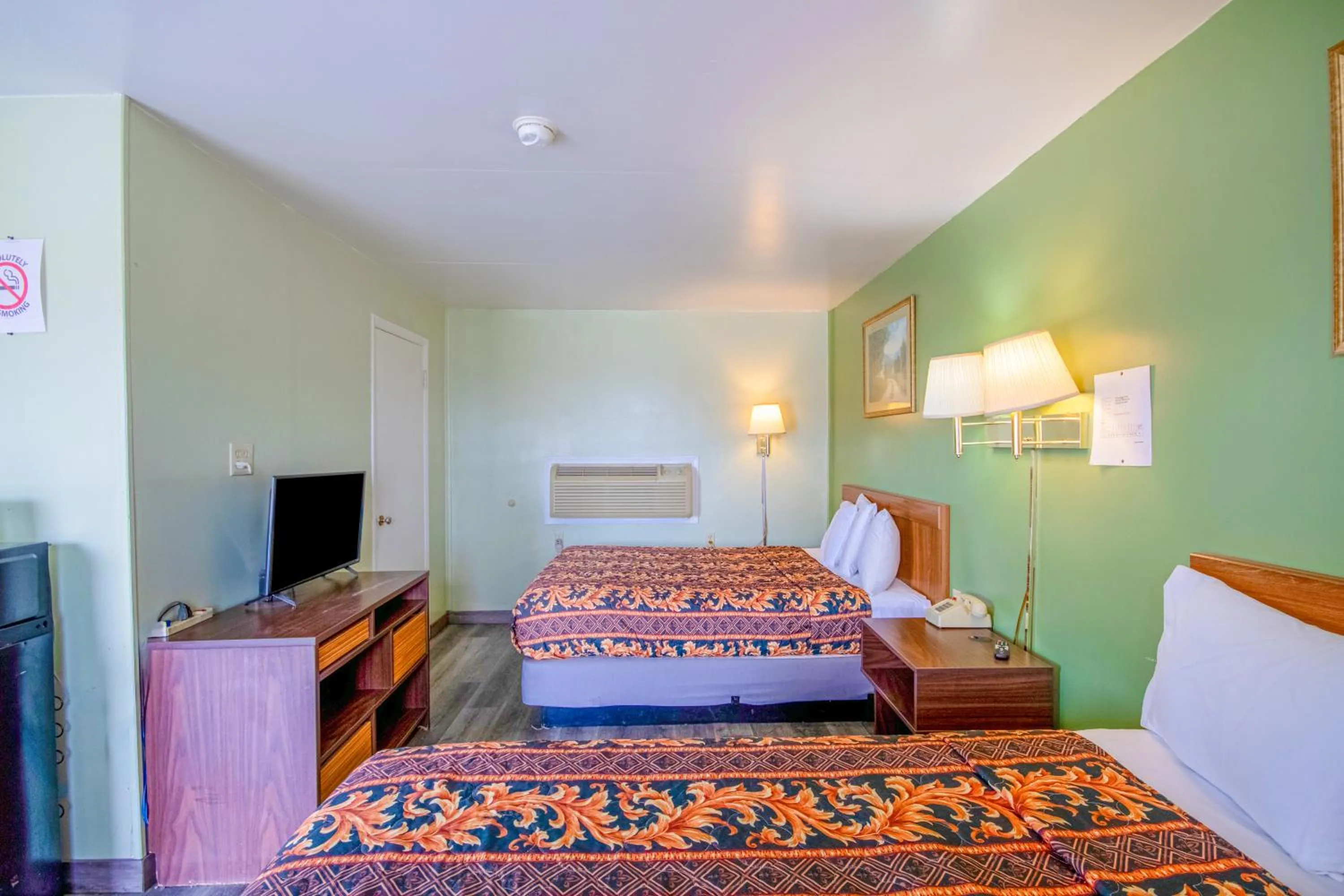 Bedroom, Bed in OYO Travelier Motel