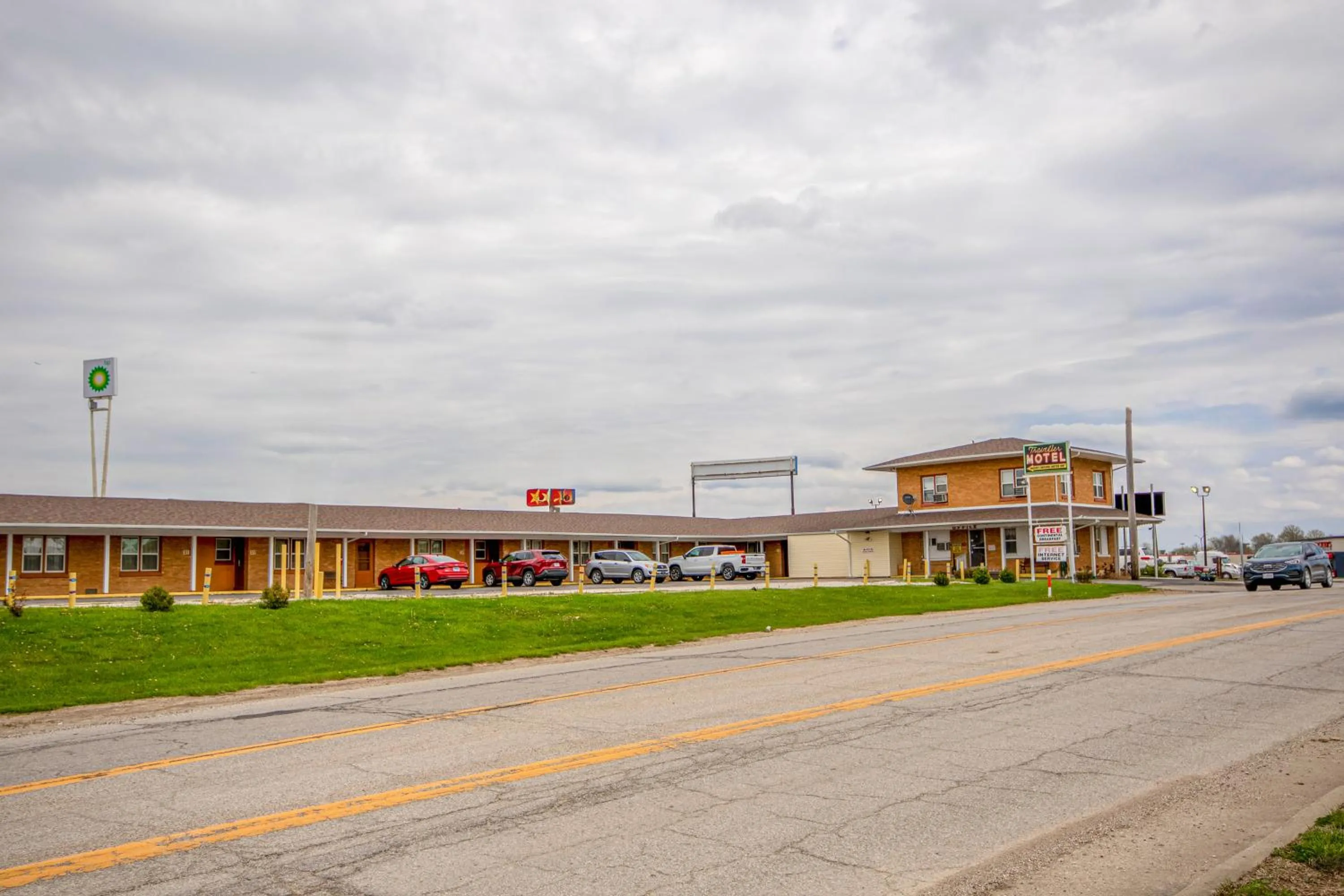 Facade/entrance in OYO Travelier Motel