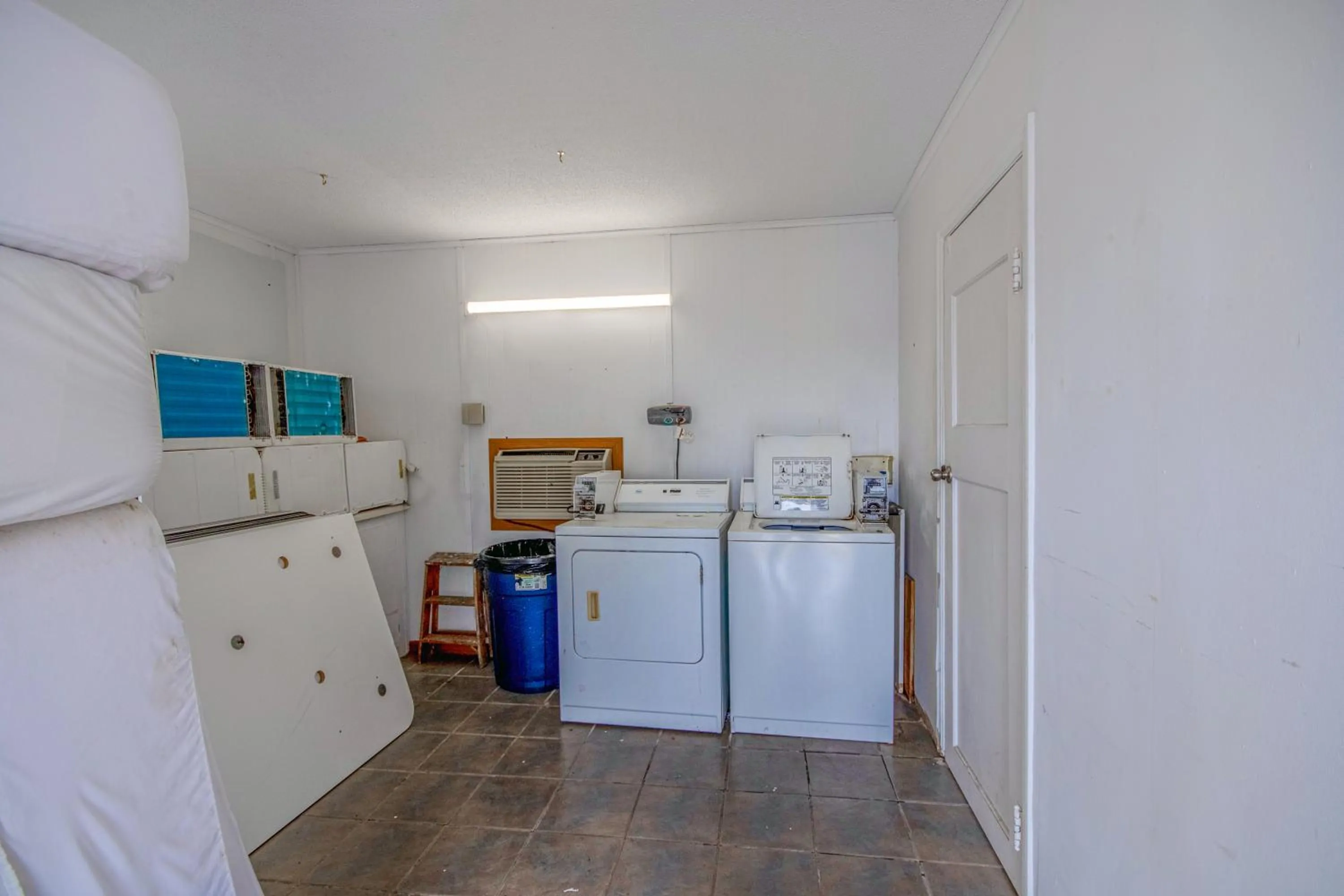 laundry in OYO Travelier Motel