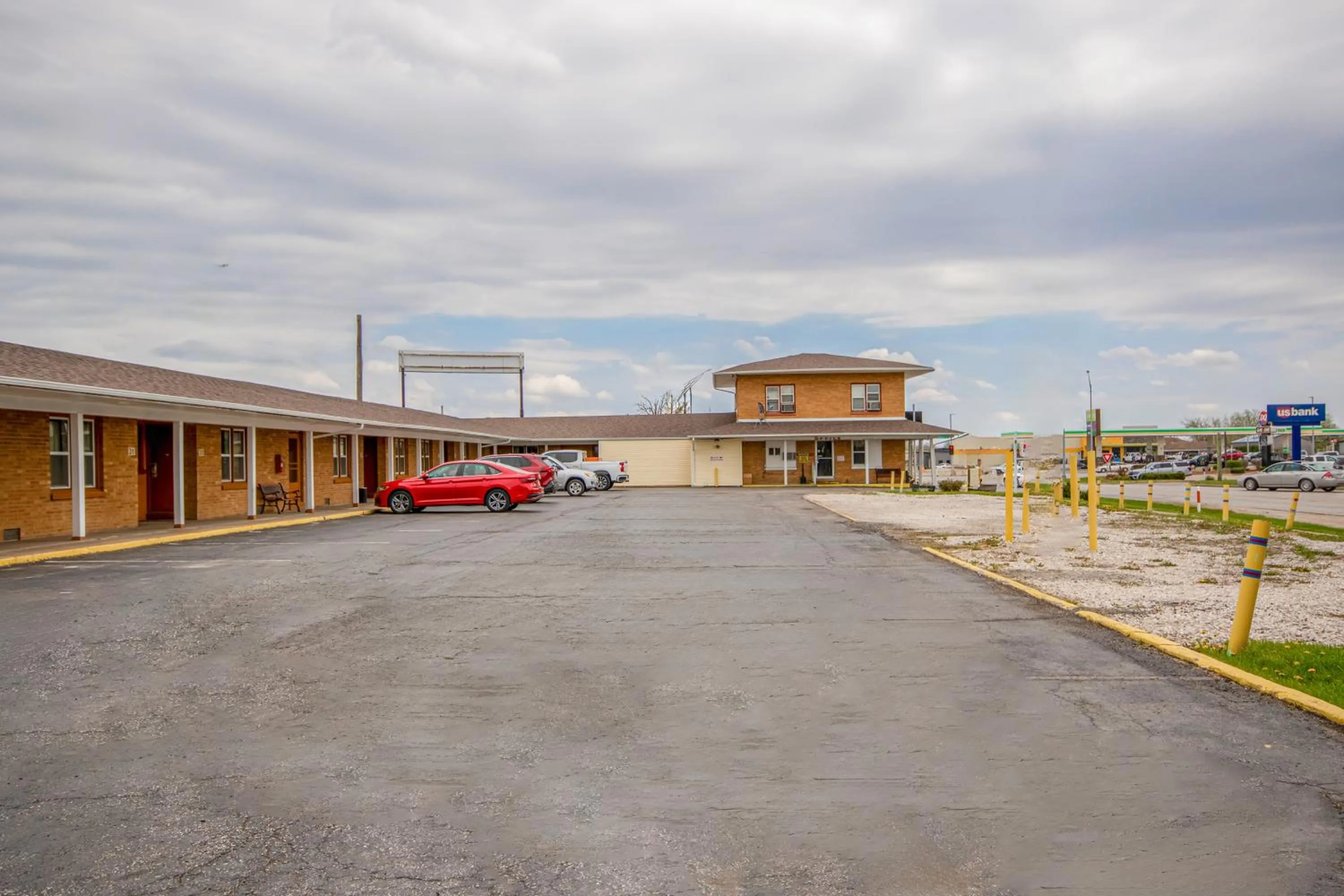 Parking in OYO Travelier Motel