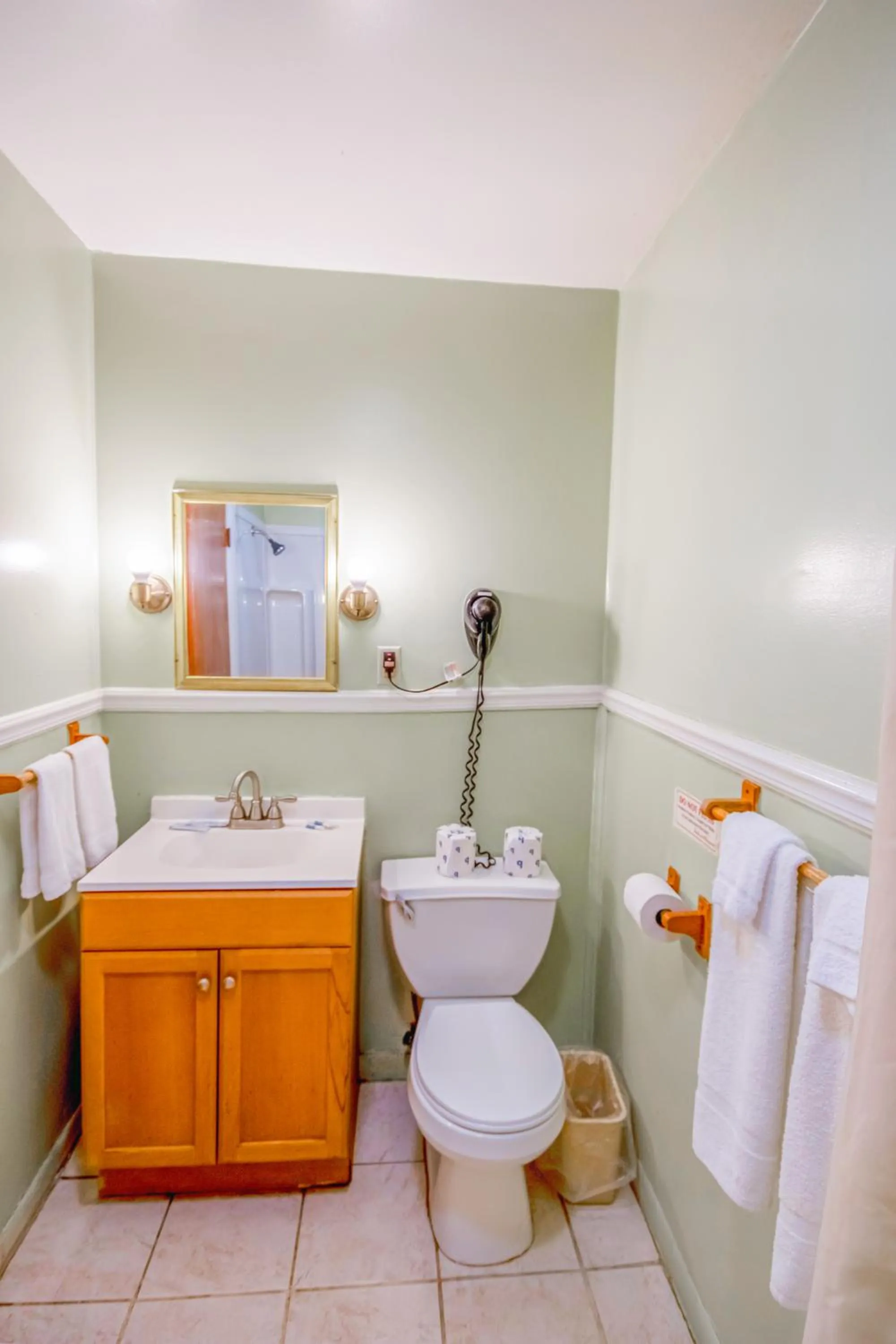 Bathroom in OYO Travelier Motel