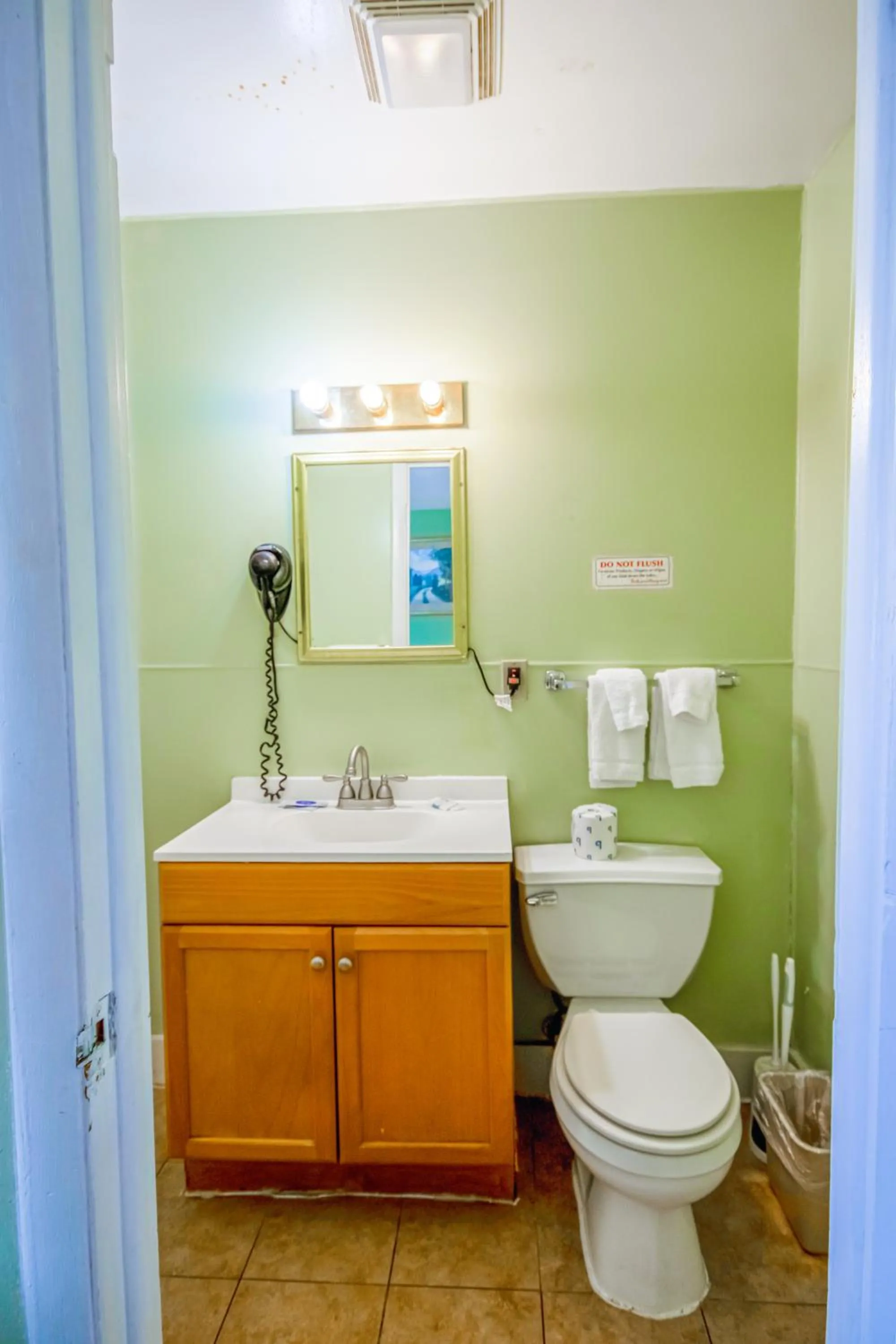 Bathroom in OYO Travelier Motel
