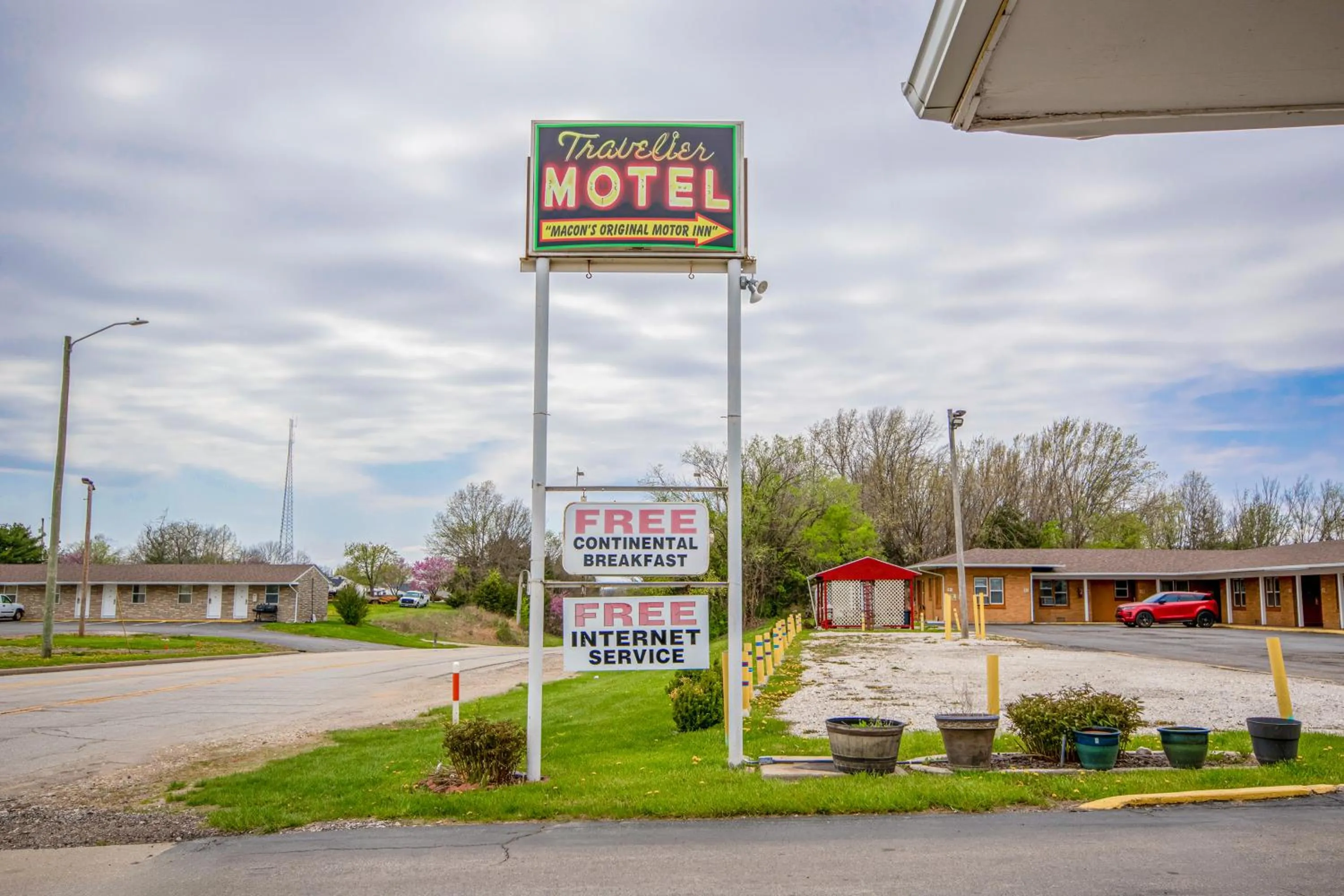 Property building in OYO Travelier Motel