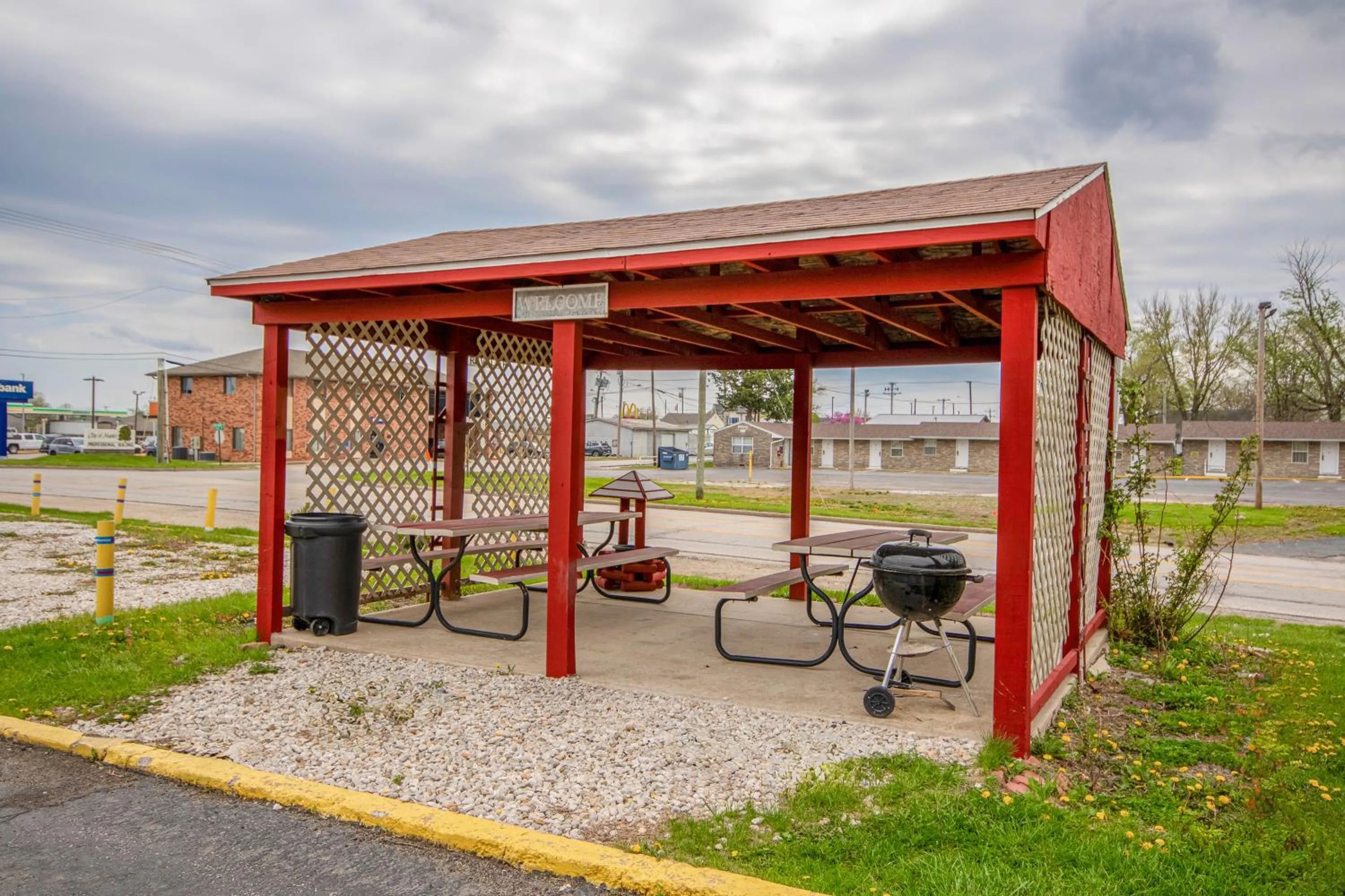BBQ facilities in OYO Travelier Motel