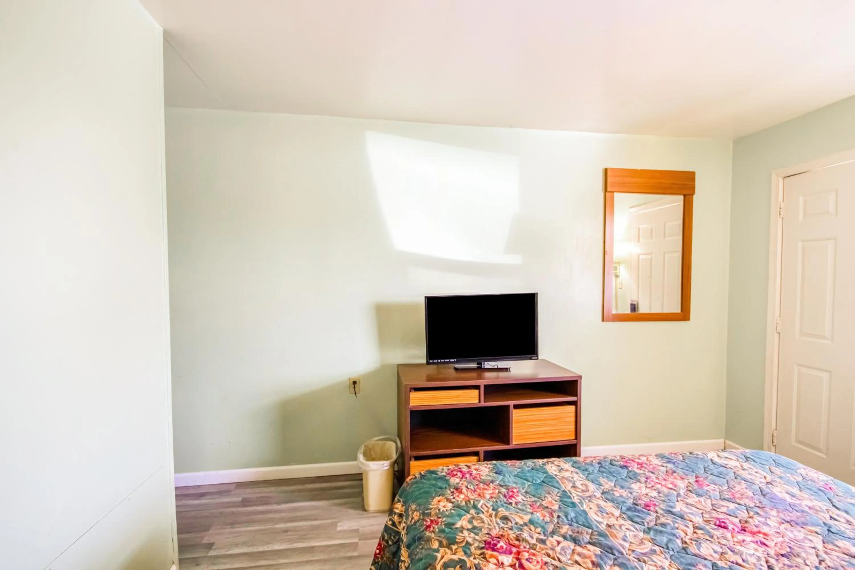 Bedroom, Bed in OYO Travelier Motel