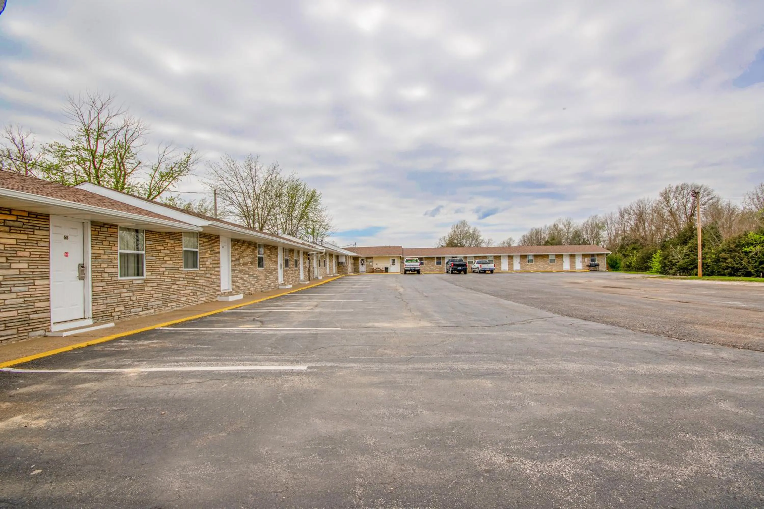 Facade/entrance in OYO Travelier Motel