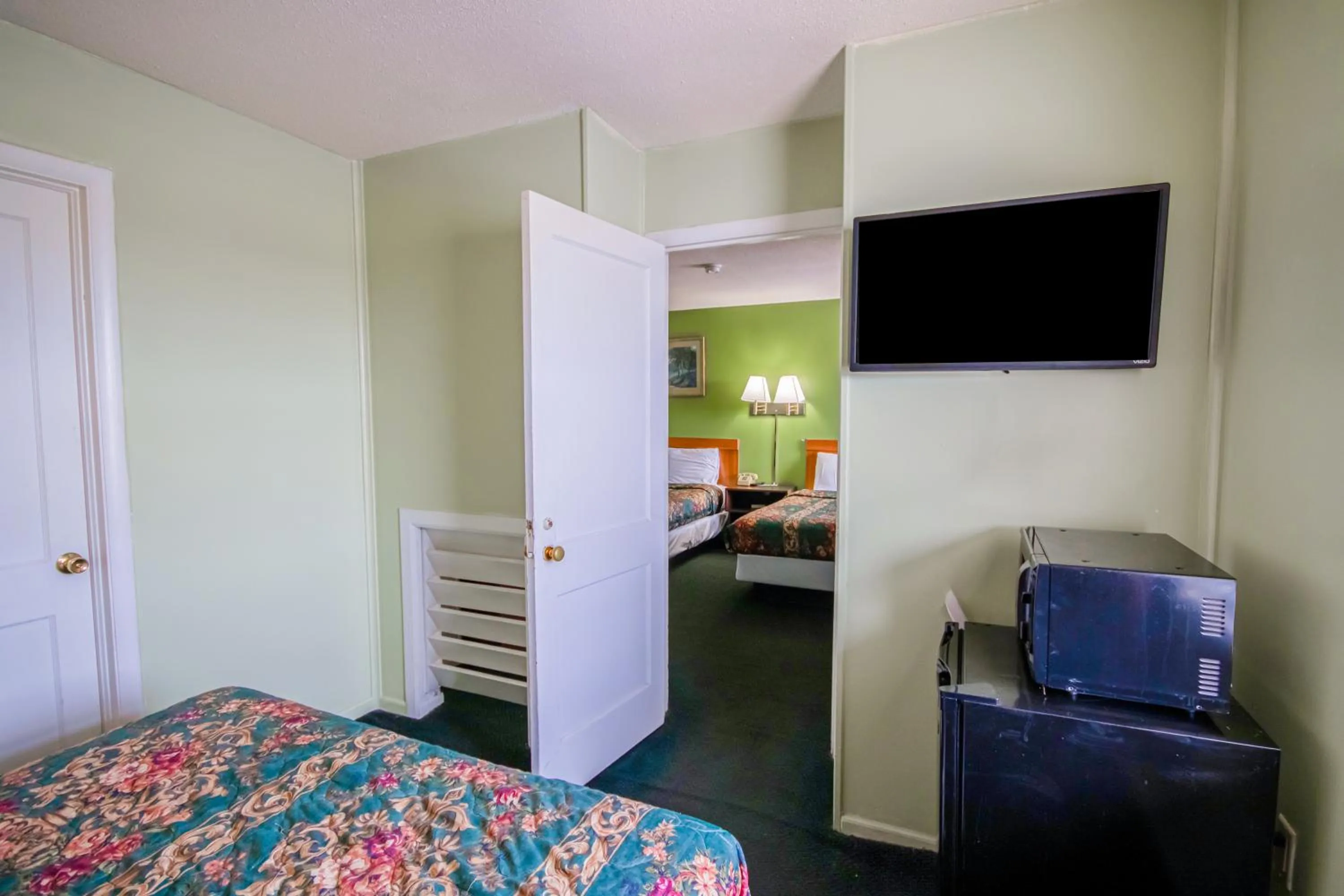 Bedroom, Bed in OYO Travelier Motel