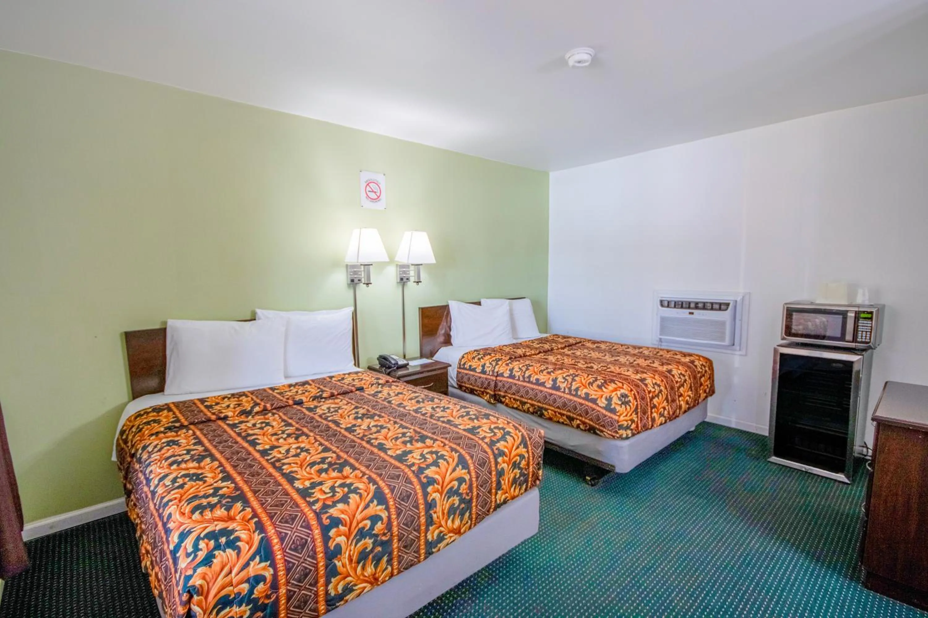 Bedroom, Bed in OYO Travelier Motel