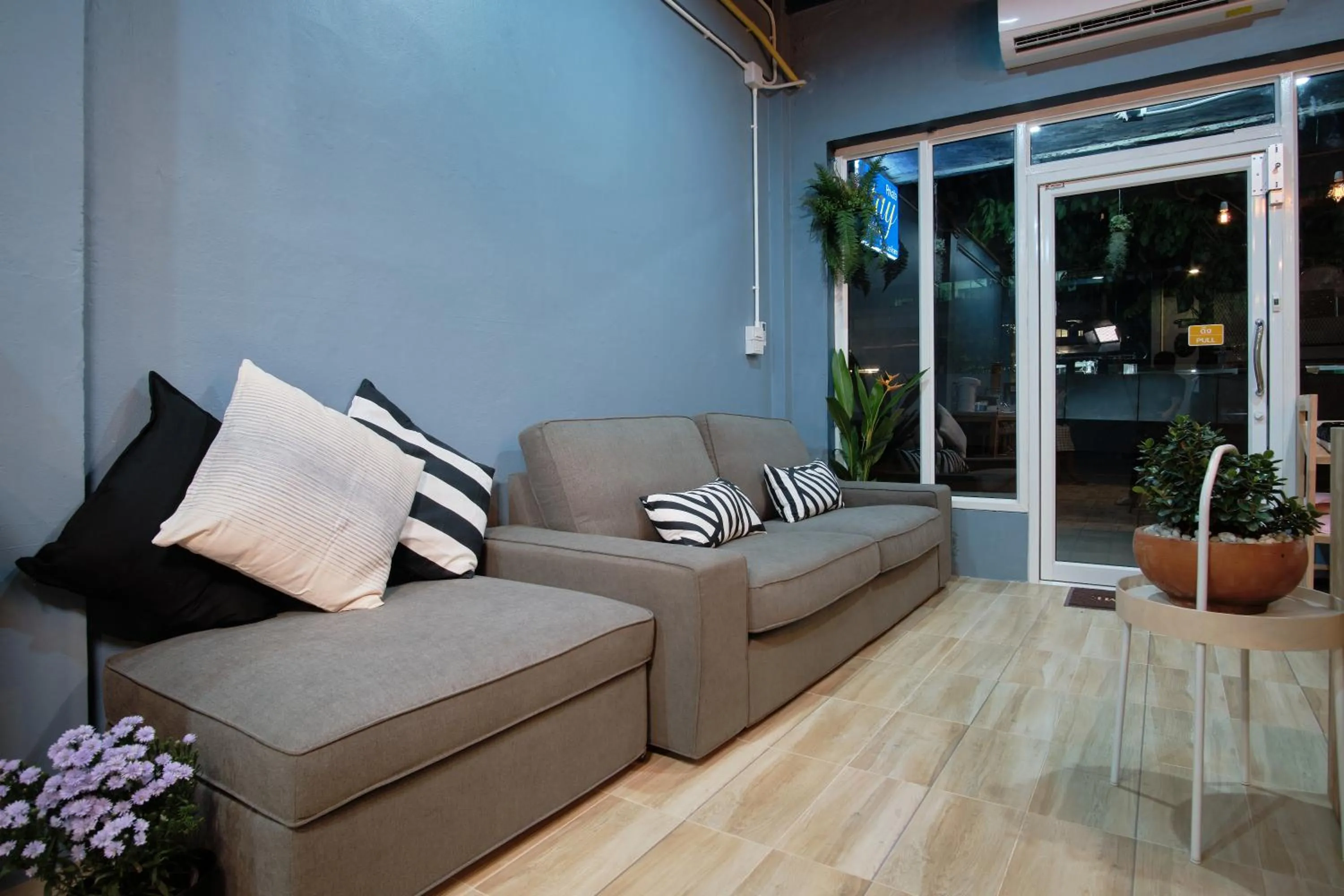 Communal lounge/ TV room in Private Stay Hostel