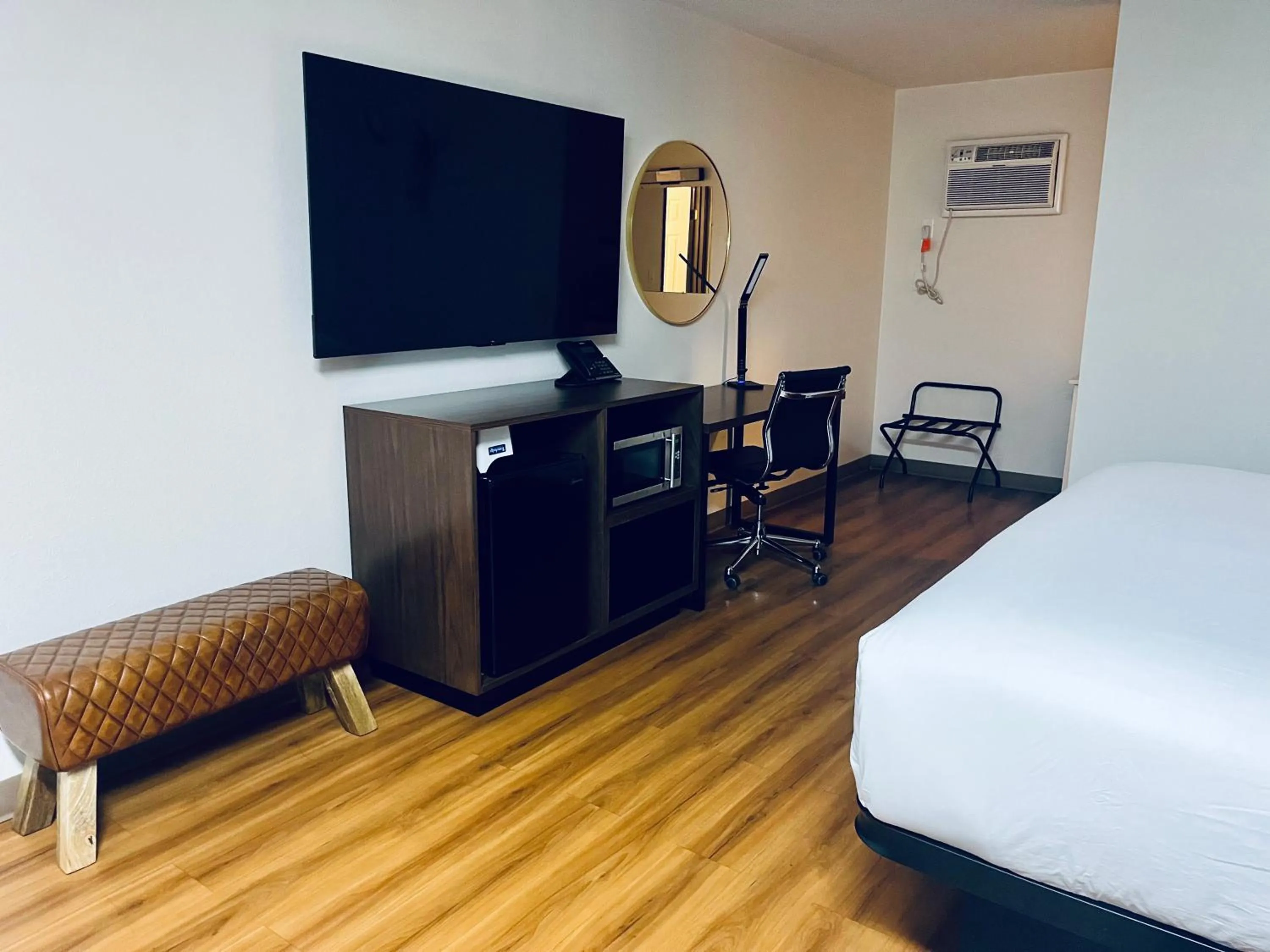 Bed in Travelodge by Wyndham Wall