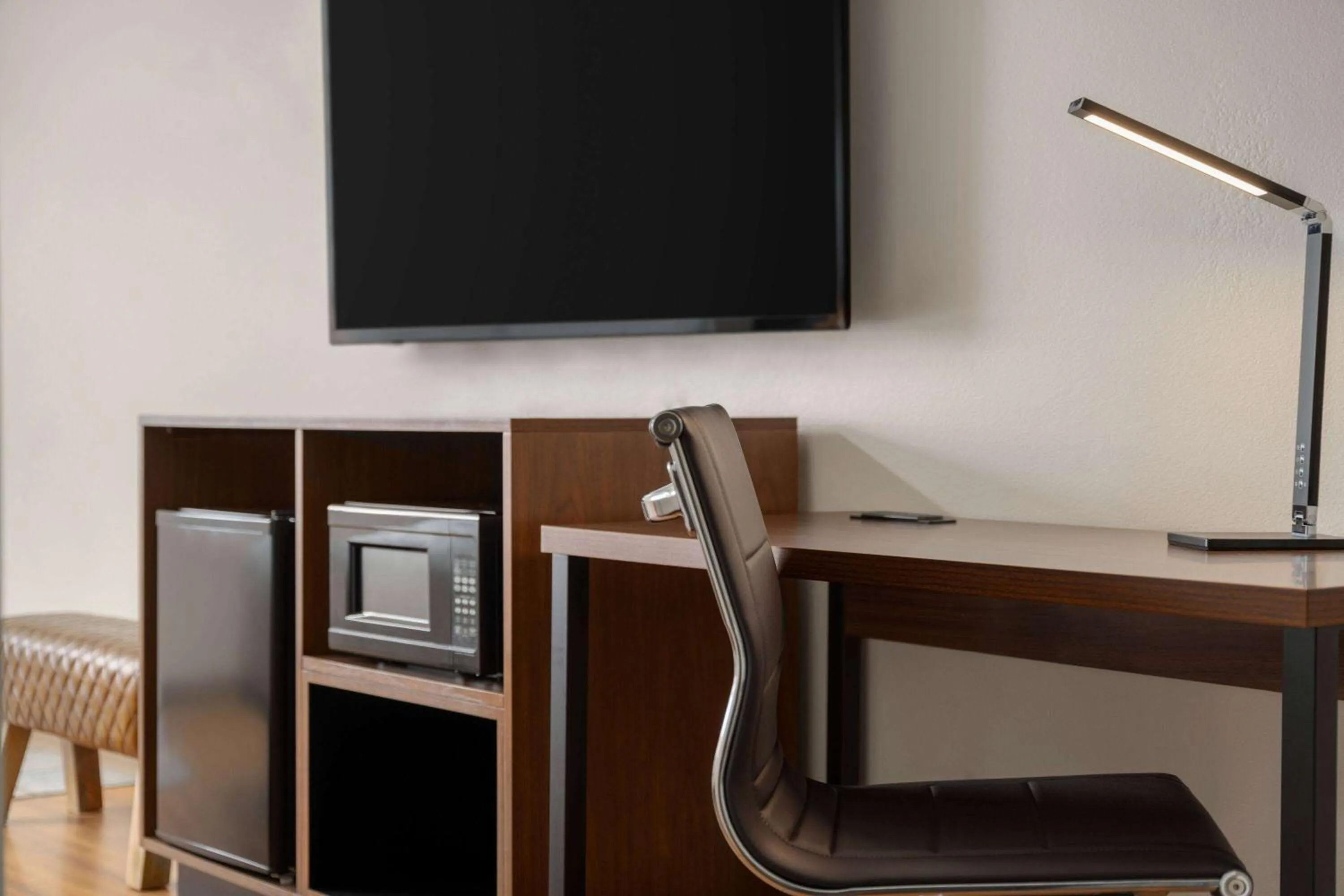 Photo of the whole room in Travelodge by Wyndham Wall