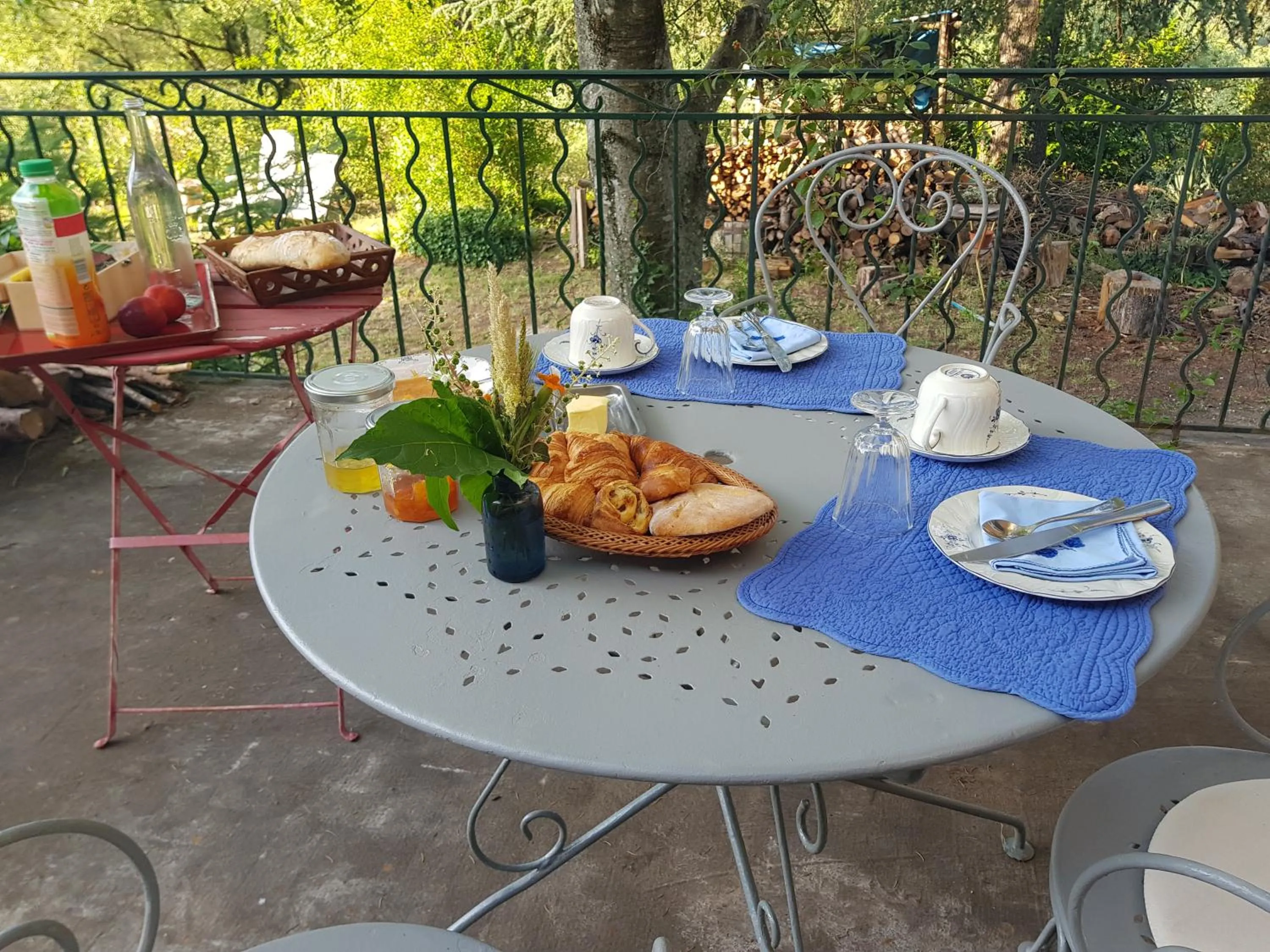 Continental breakfast in Mas des Ballats