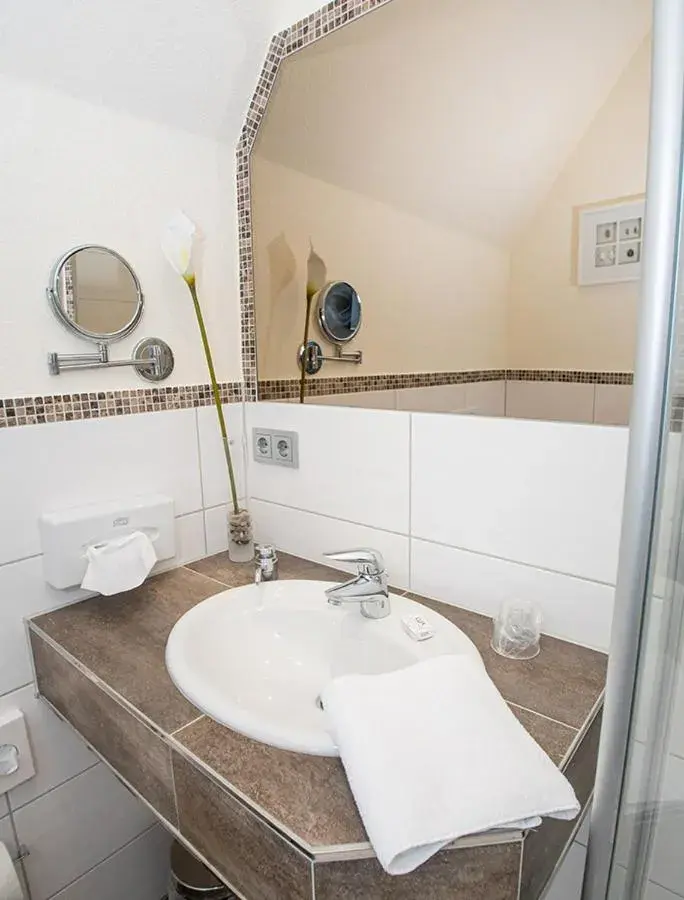 Standard Quadruple Room in Gästehaus fliegendes Perlhuhn Borgfeld Standard Quadruple Room in Gästehaus fliegendes Perlhuhn Borgfeld