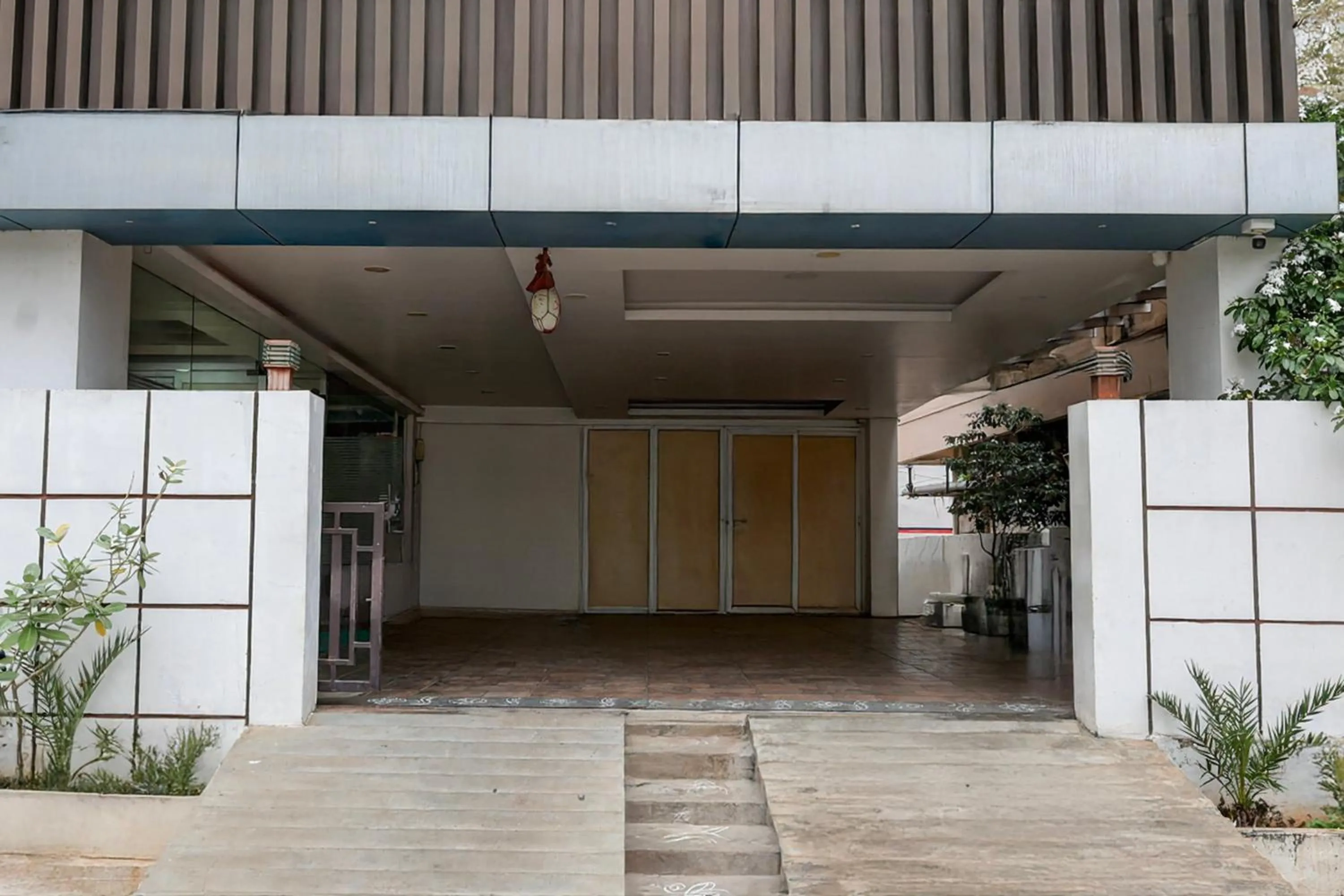 Facade/entrance in Super Townhouse V Hotel