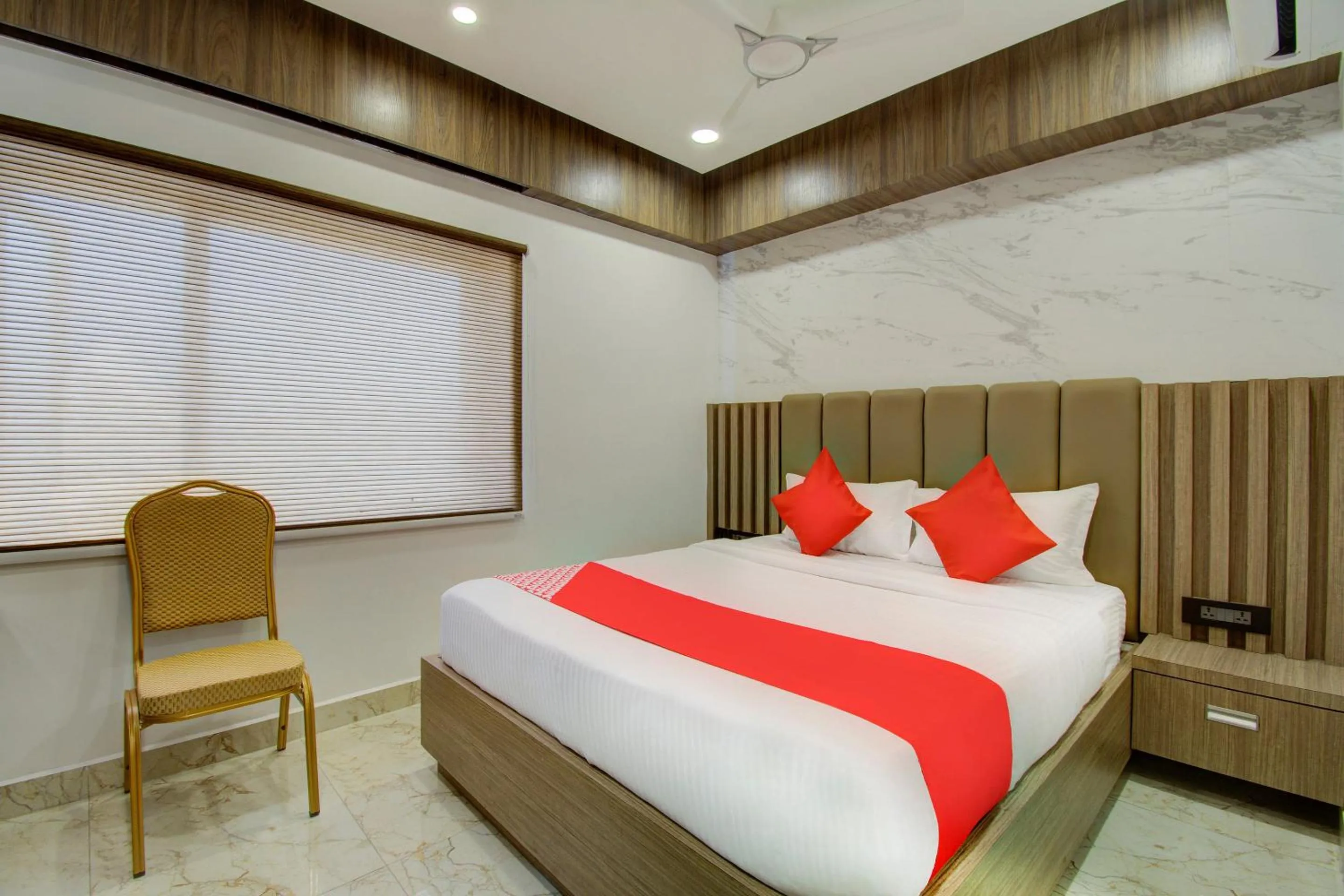 Bedroom, Bed in Super Capital O V Hotel