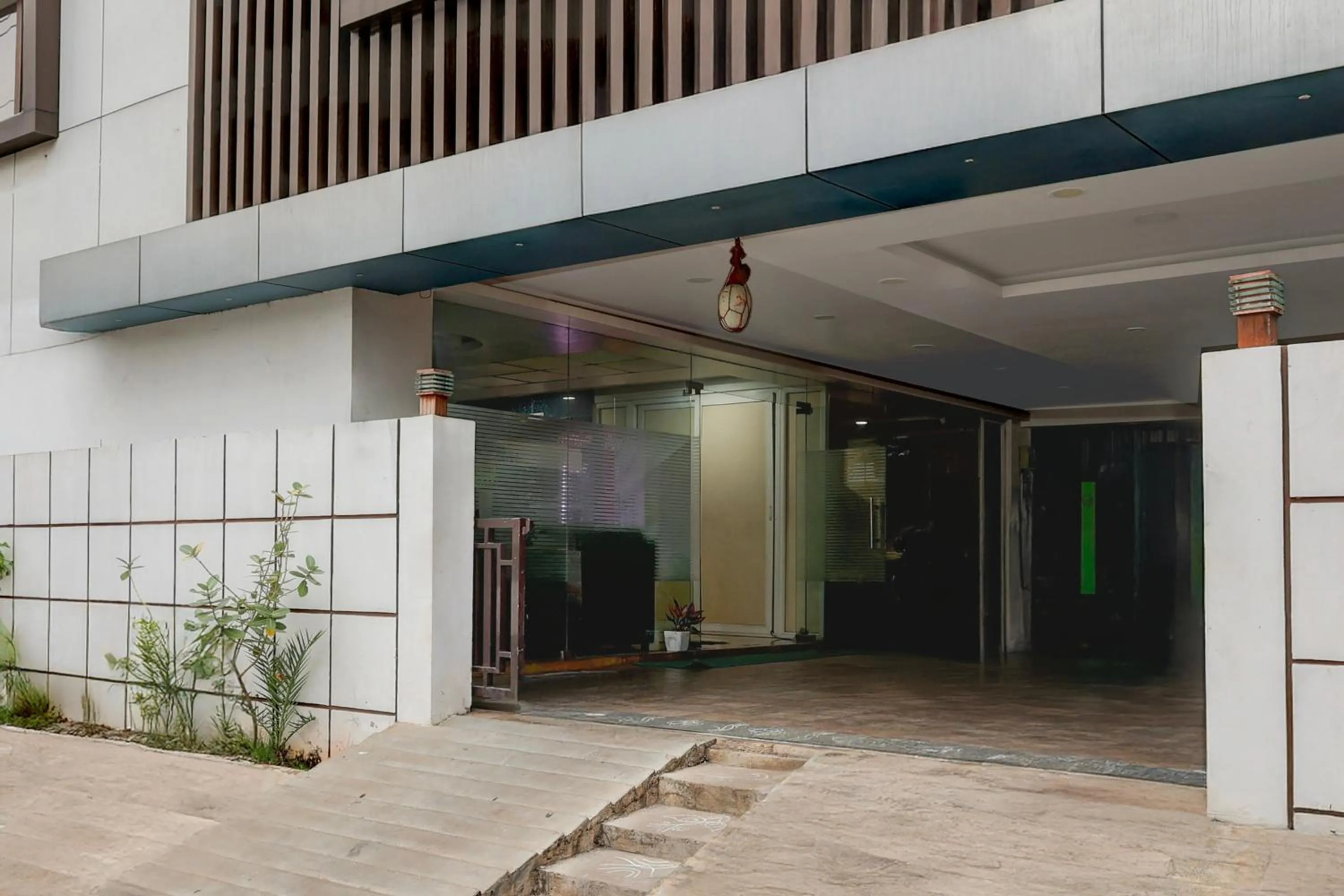 Facade/entrance in Super Townhouse V Hotel