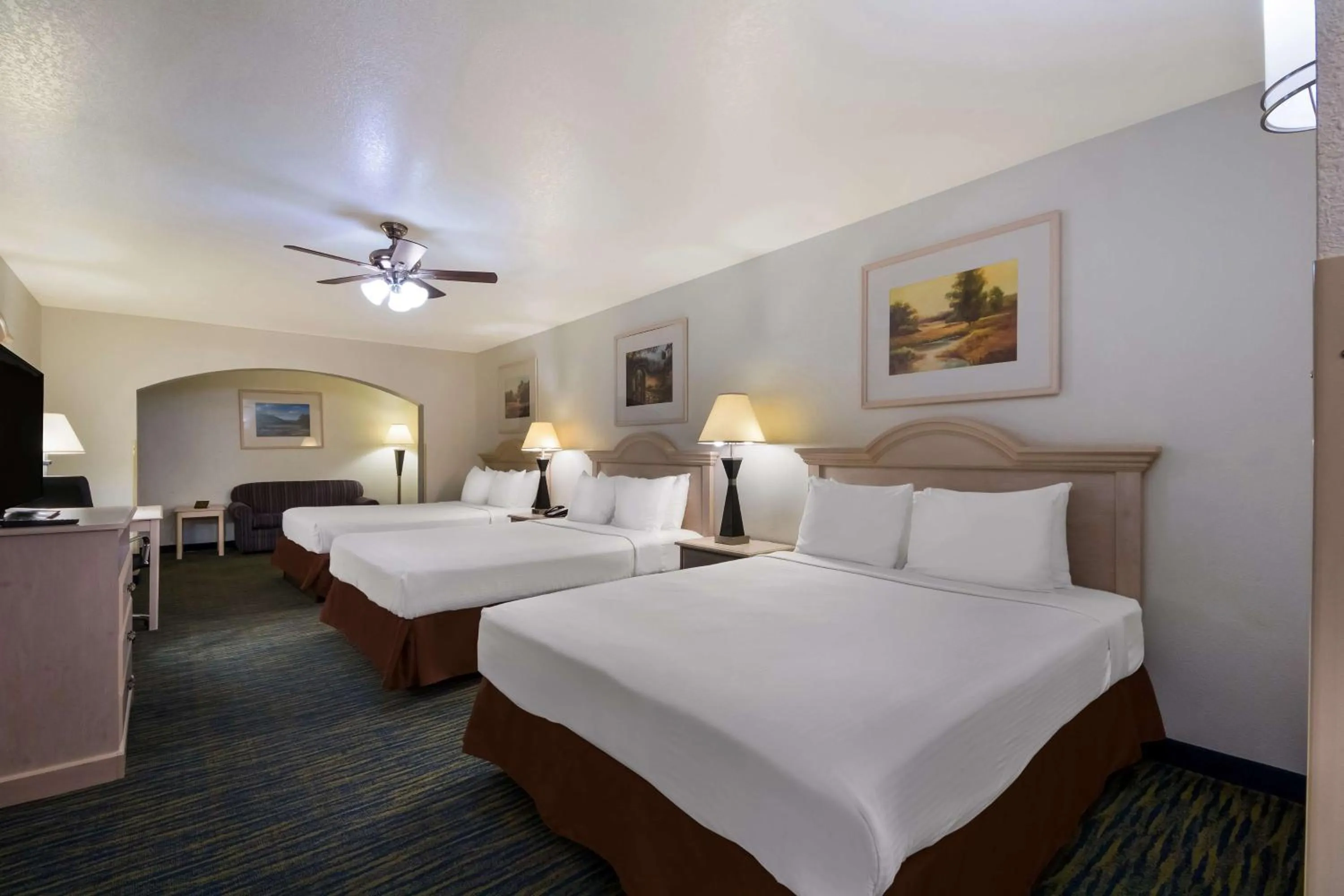Bedroom, Bed in SureStay Hotel by Best Western Falfurrias