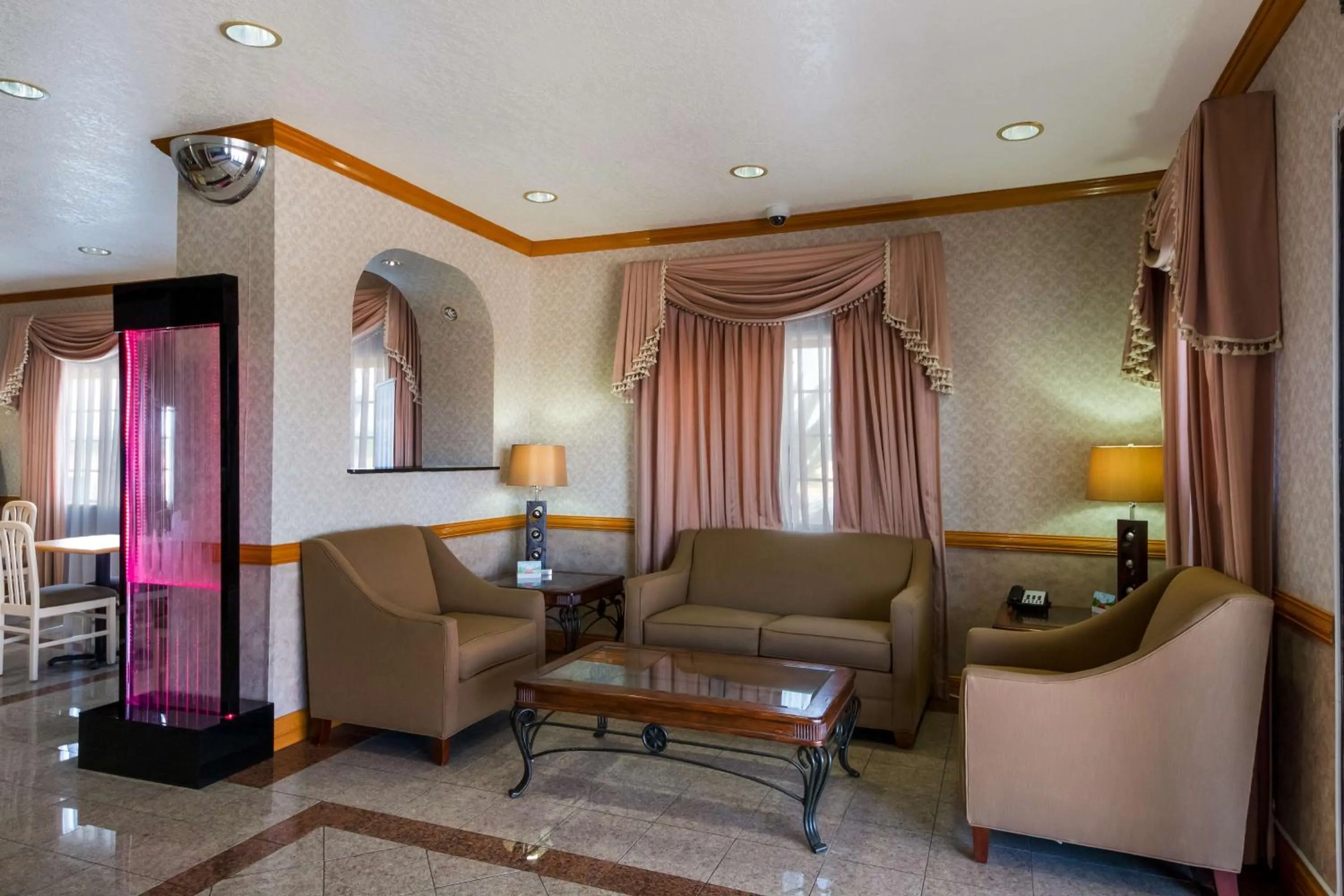 Lobby or reception in SureStay Hotel by Best Western Falfurrias