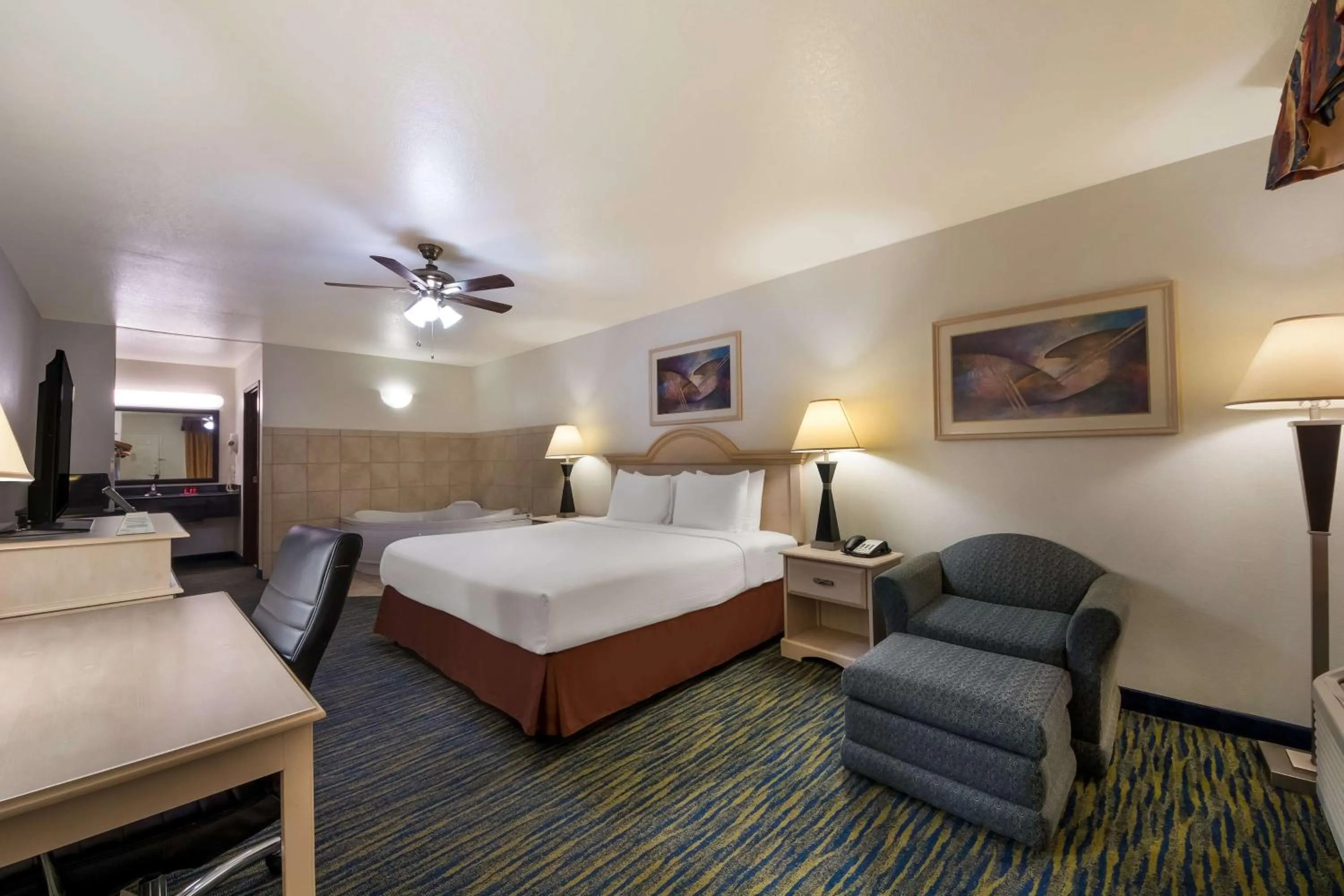 Bedroom, Bed in SureStay Hotel by Best Western Falfurrias