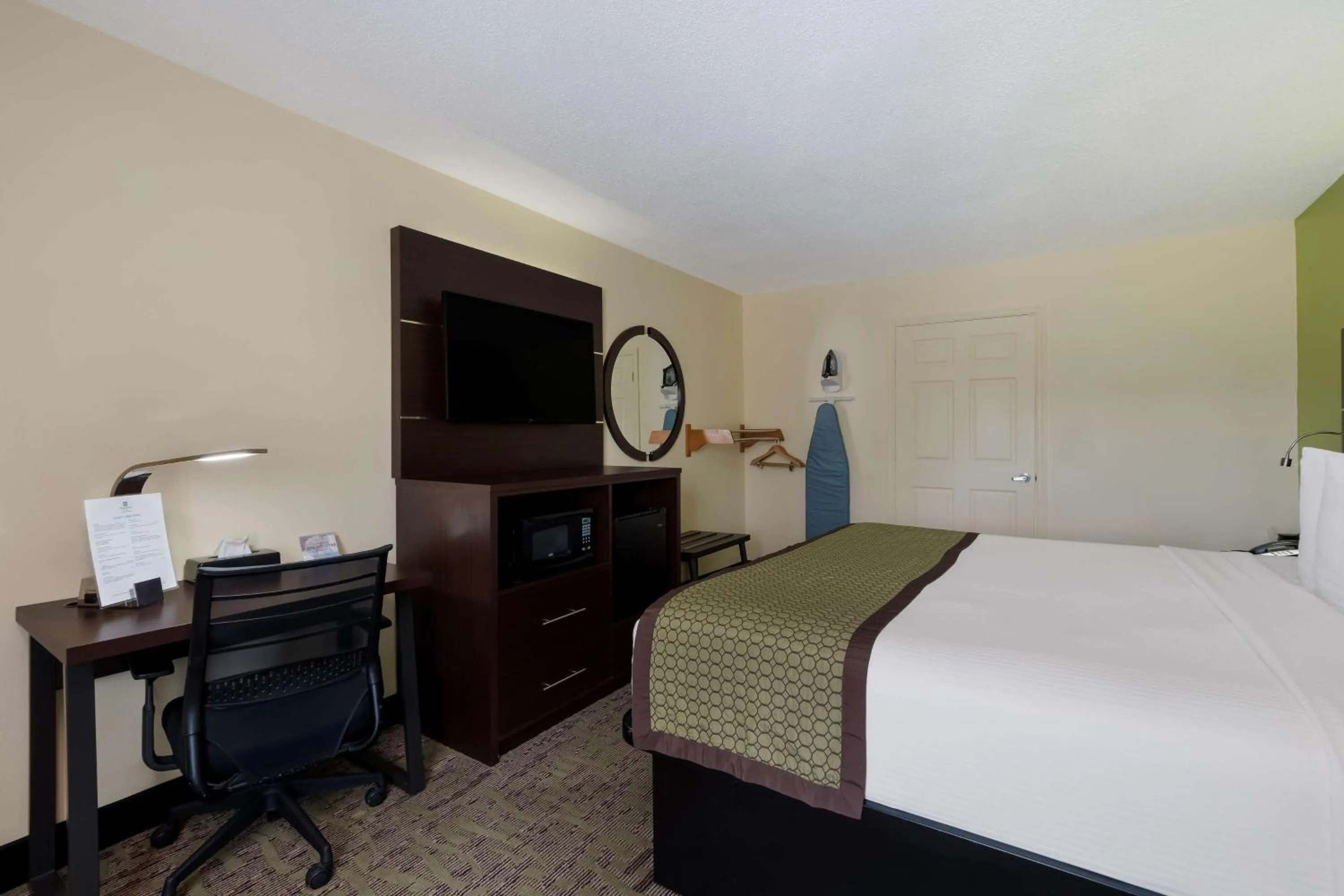 Bedroom in SureStay Hotel by Best Western Manning