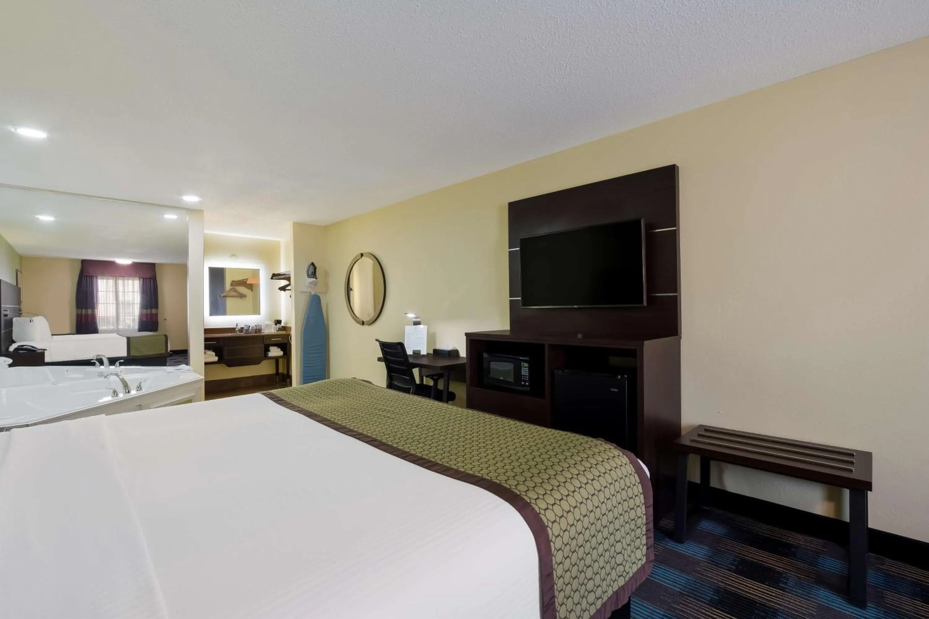 Bedroom in SureStay Hotel by Best Western Manning