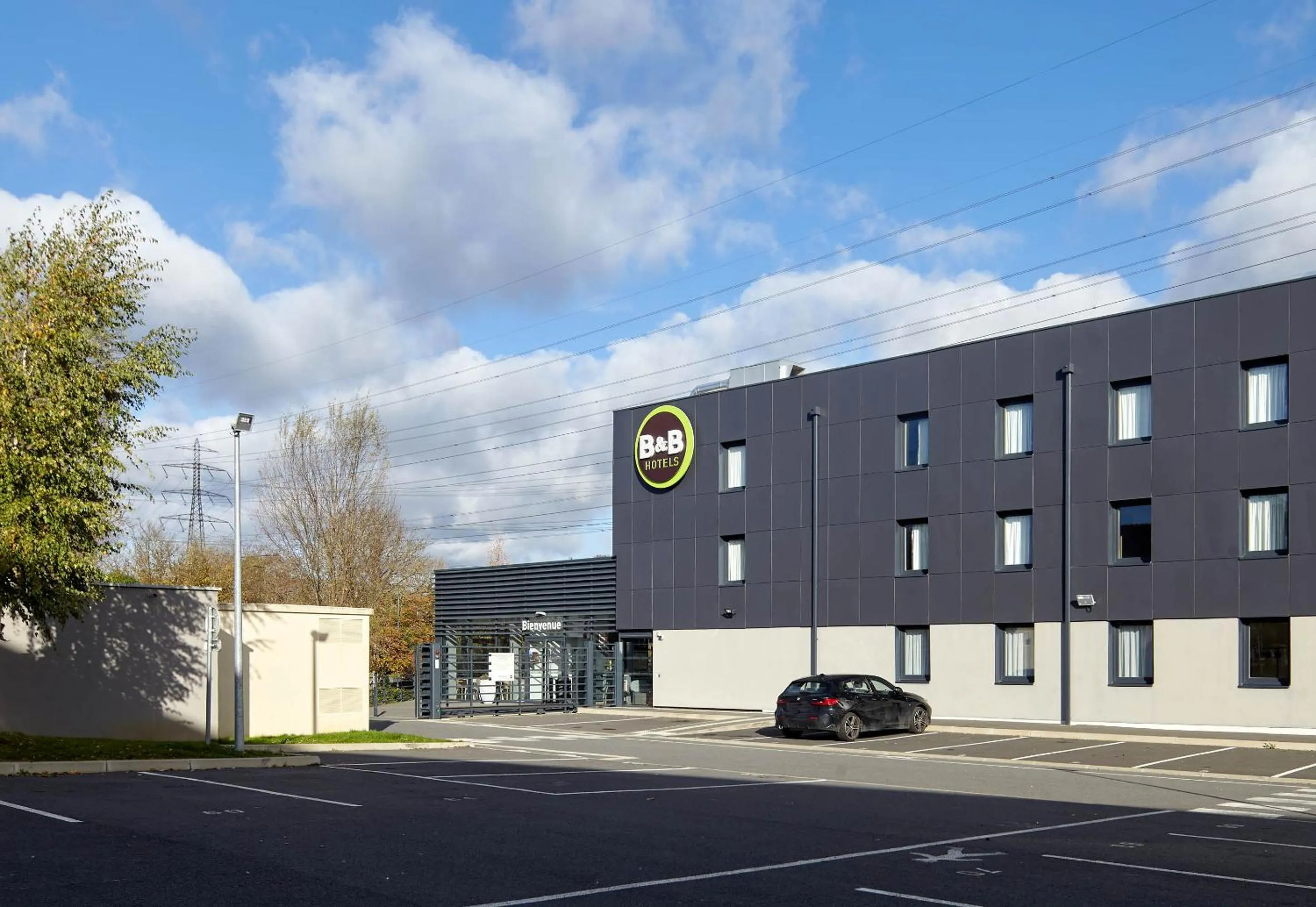Property building in B&B HOTEL Igny Palaiseau
