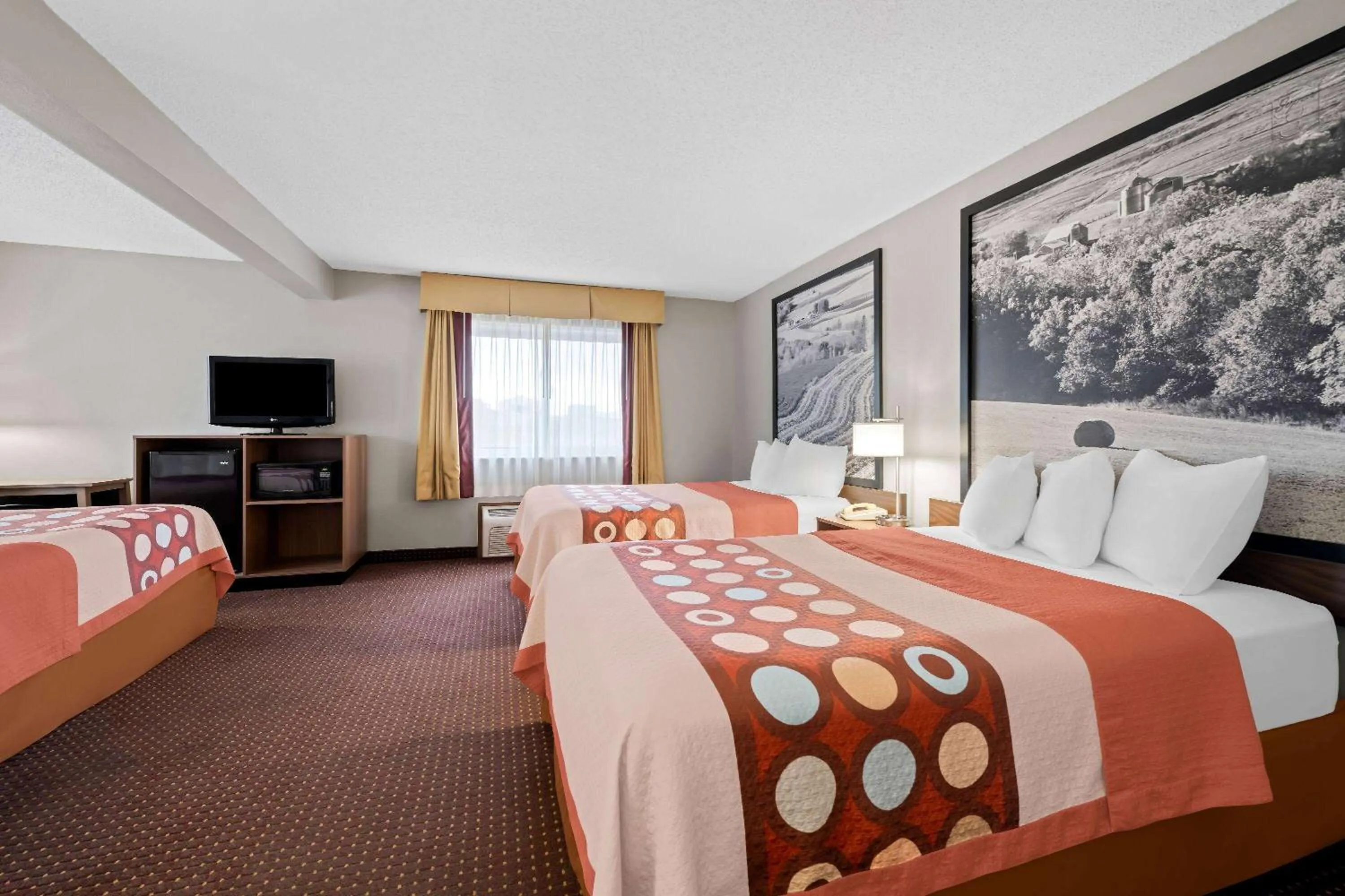 Photo of the whole room, Bed in Super 8 by Wyndham Waverly