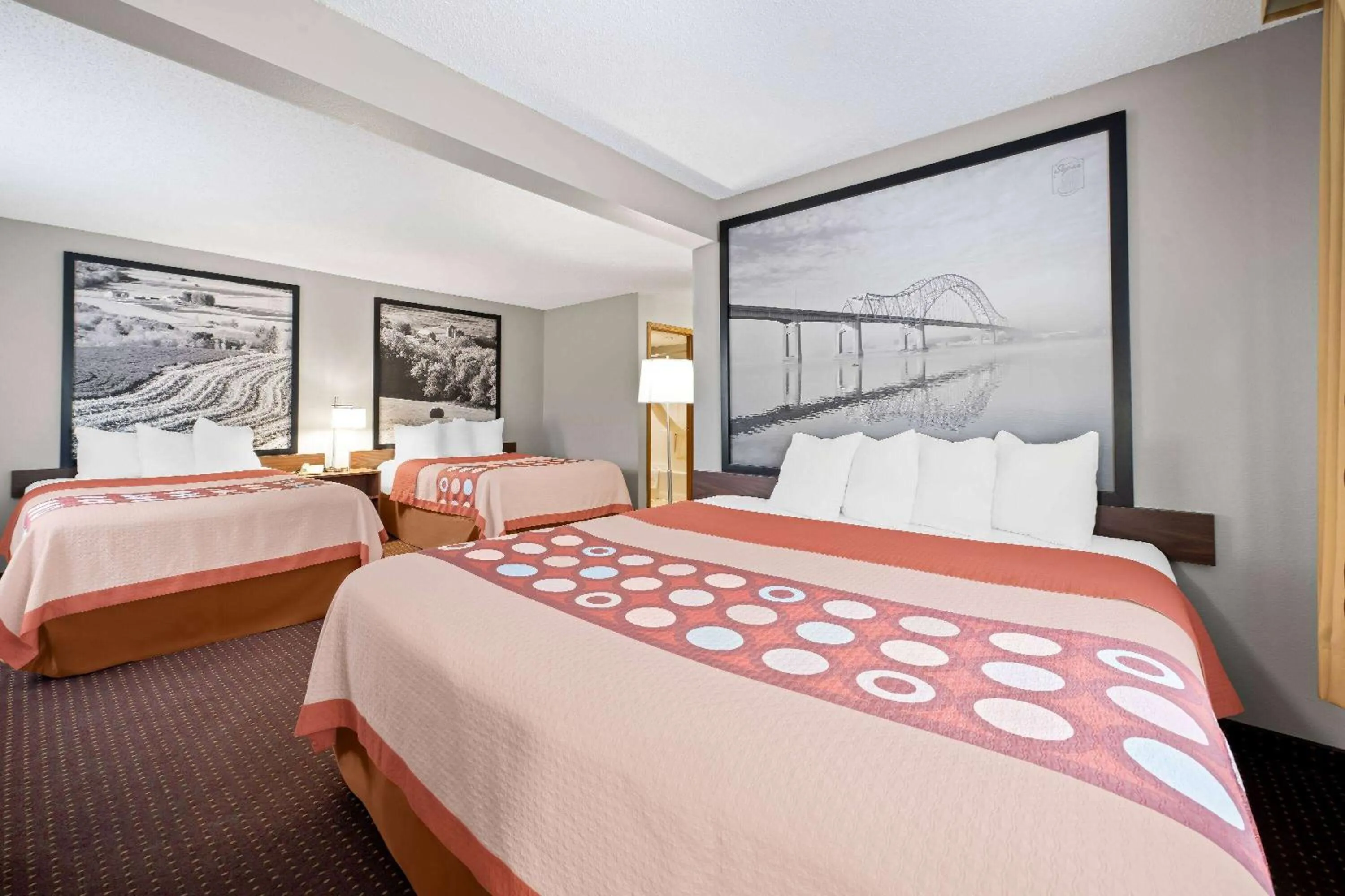 Photo of the whole room, Bed in Super 8 by Wyndham Waverly