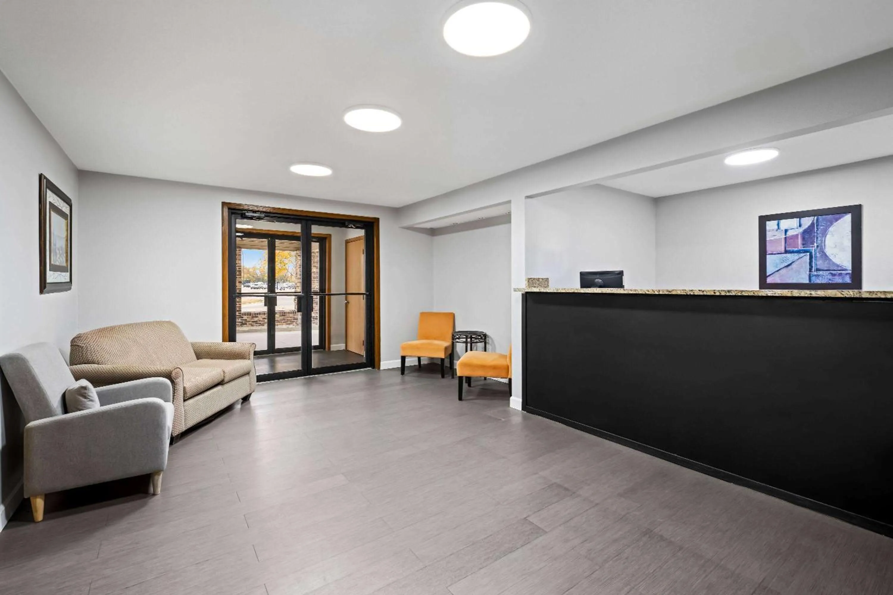 Lobby or reception in Super 8 by Wyndham Waverly