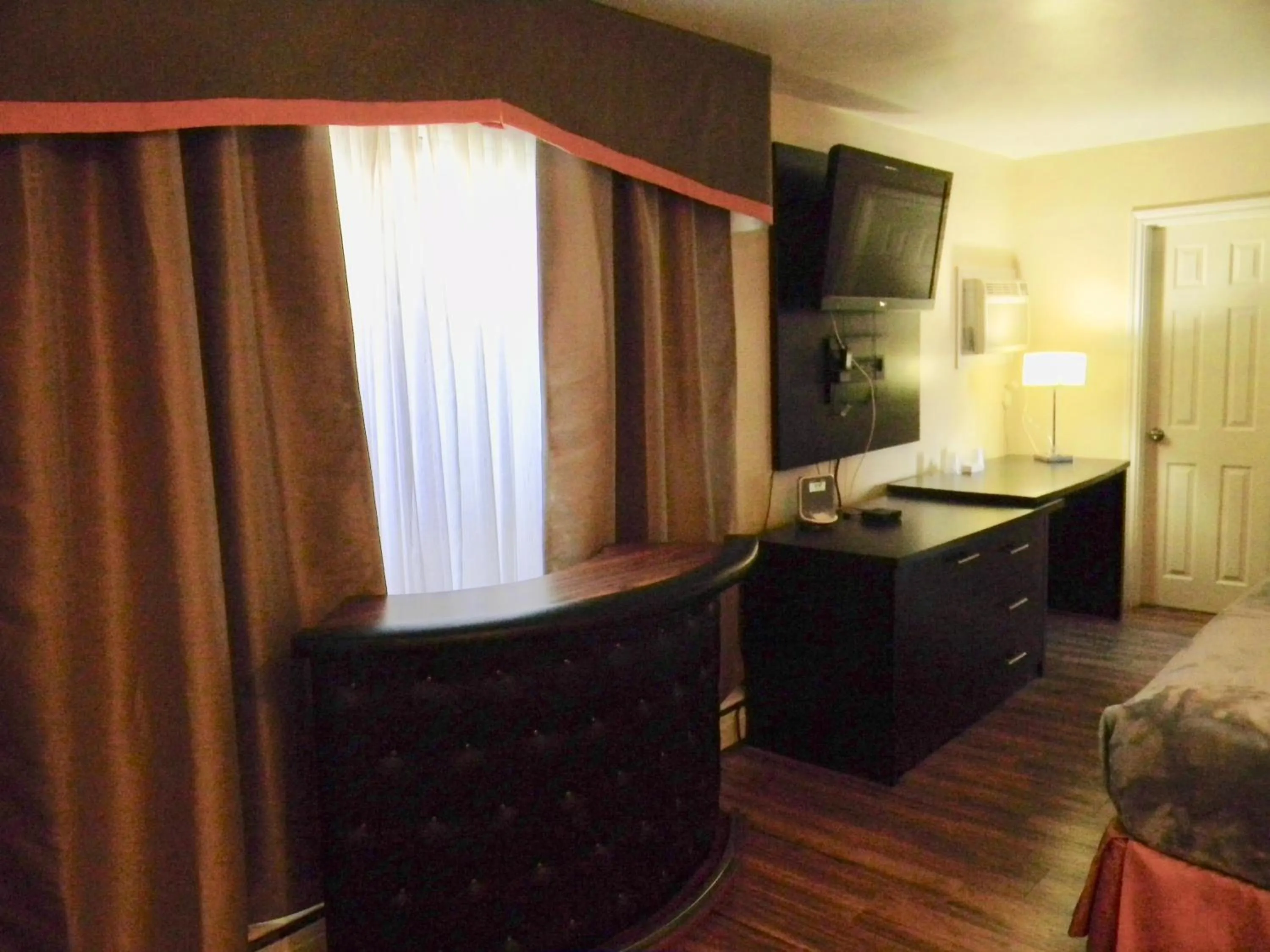 American Plaza Motel