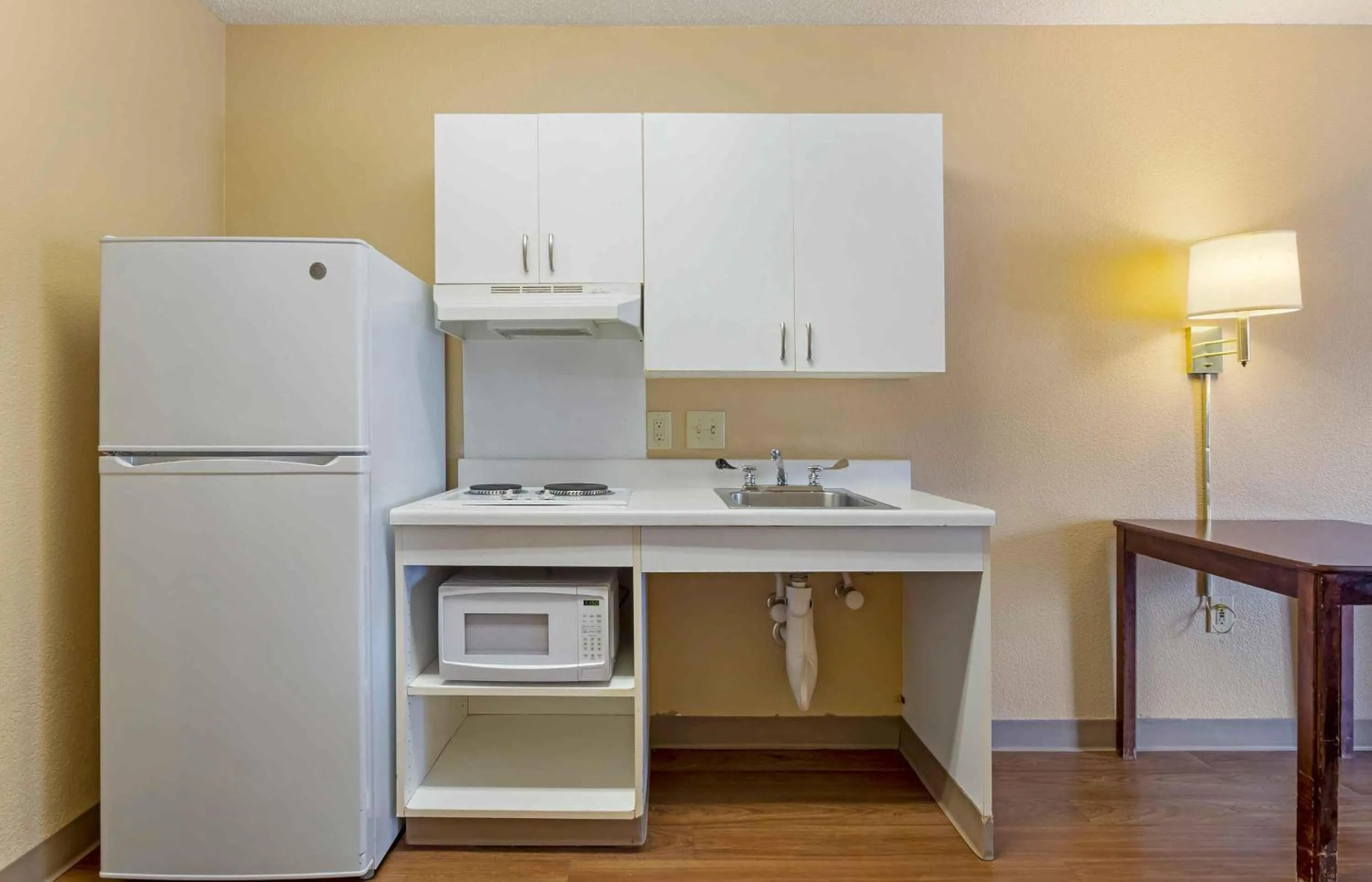 Kitchen or kitchenette in Extended Stay America Suites - Houston - NASA - Johnson Space Center