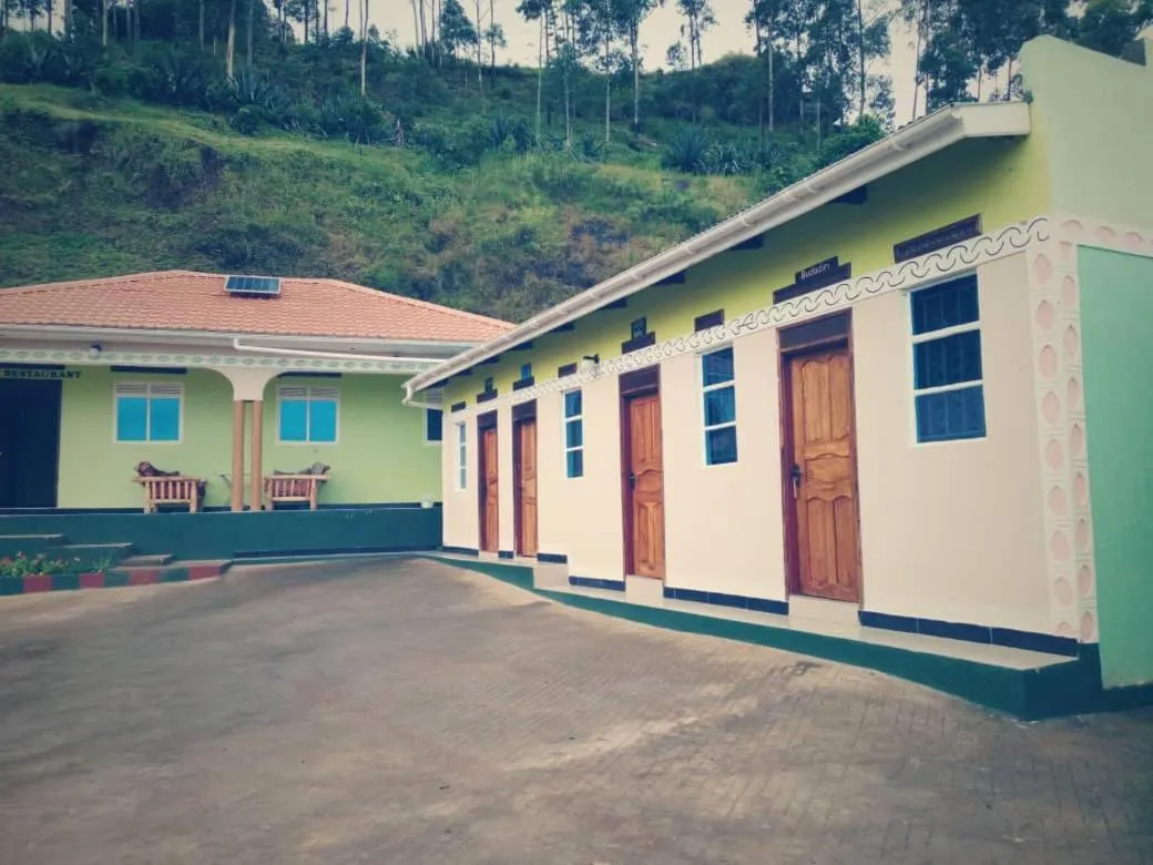 Property building in Sipi Traveller's Lodge