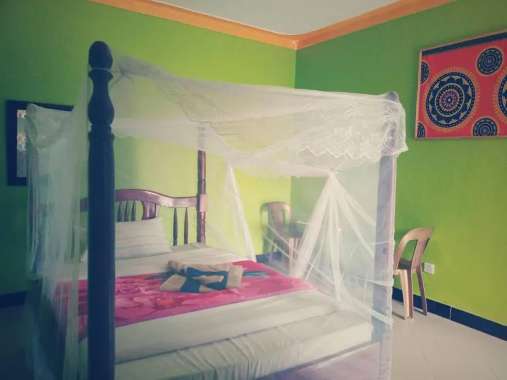 Bedroom, Bed in Sipi Traveller's Lodge