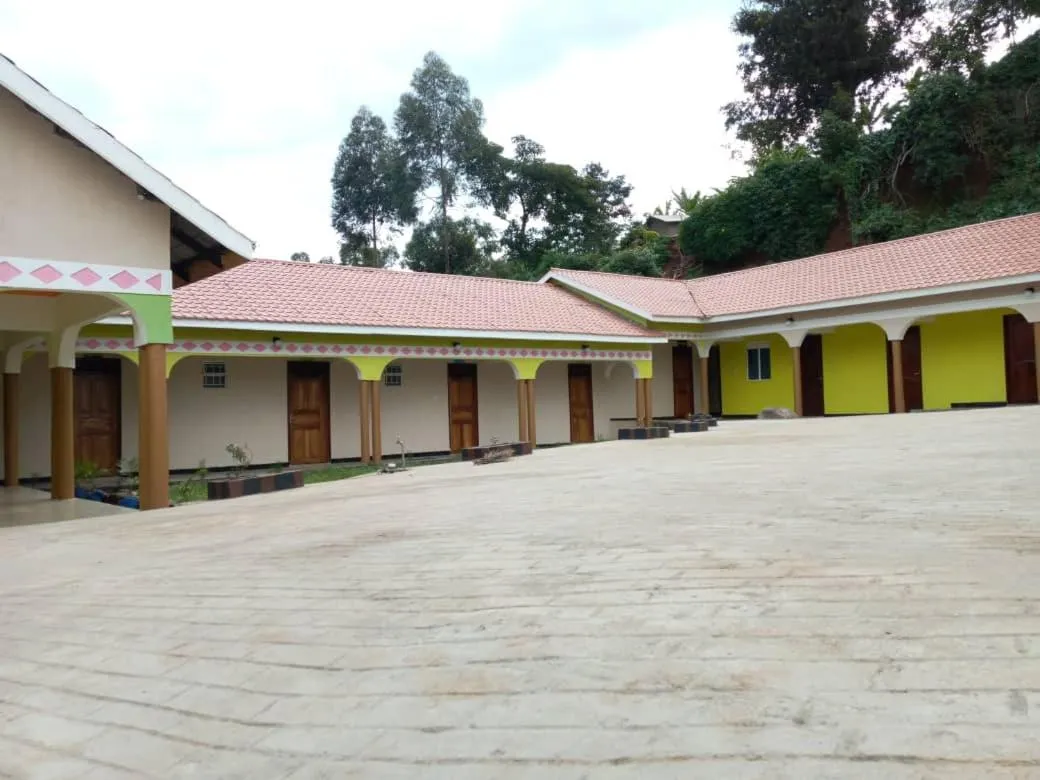 Property building in Sipi Traveller's Lodge