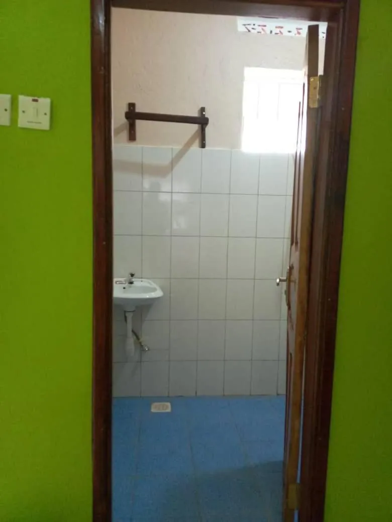 Bathroom in Sipi Traveller's Lodge