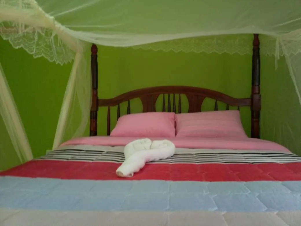 Bedroom, Bed in Sipi Traveller's Lodge