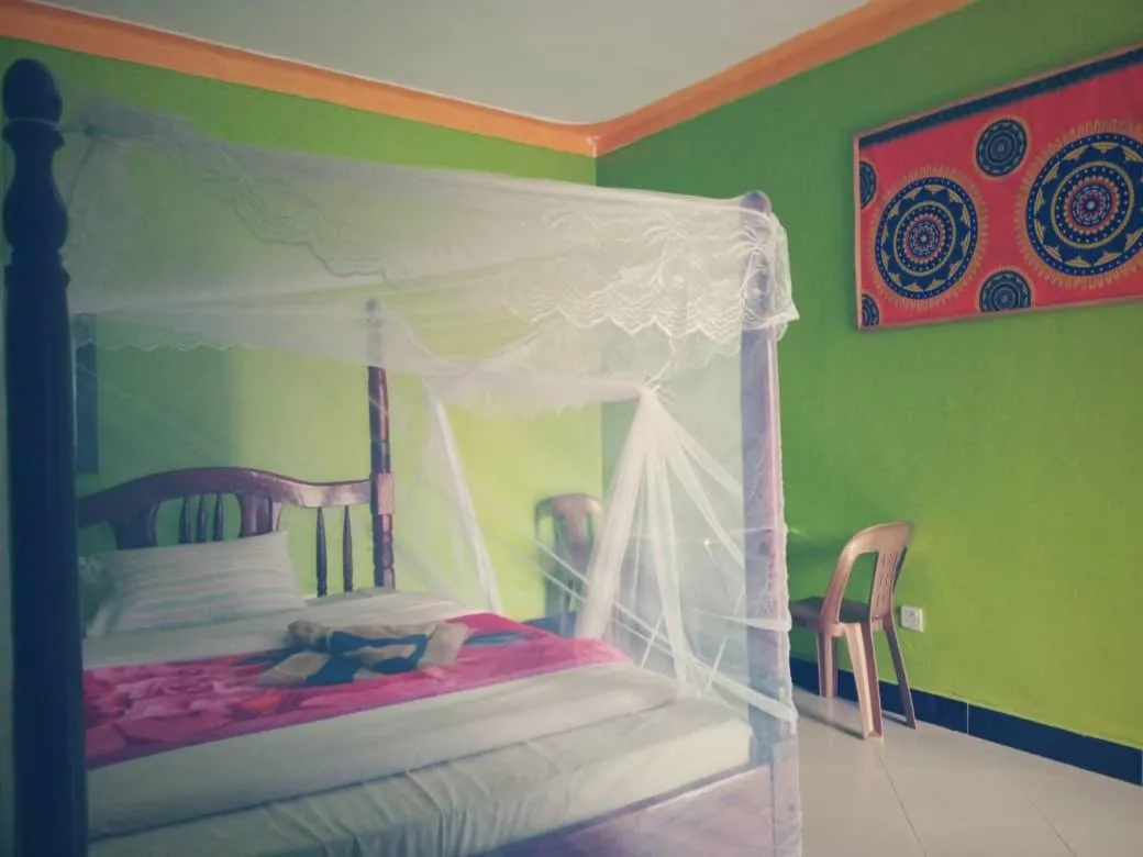 Bedroom, Bed in Sipi Traveller's Lodge