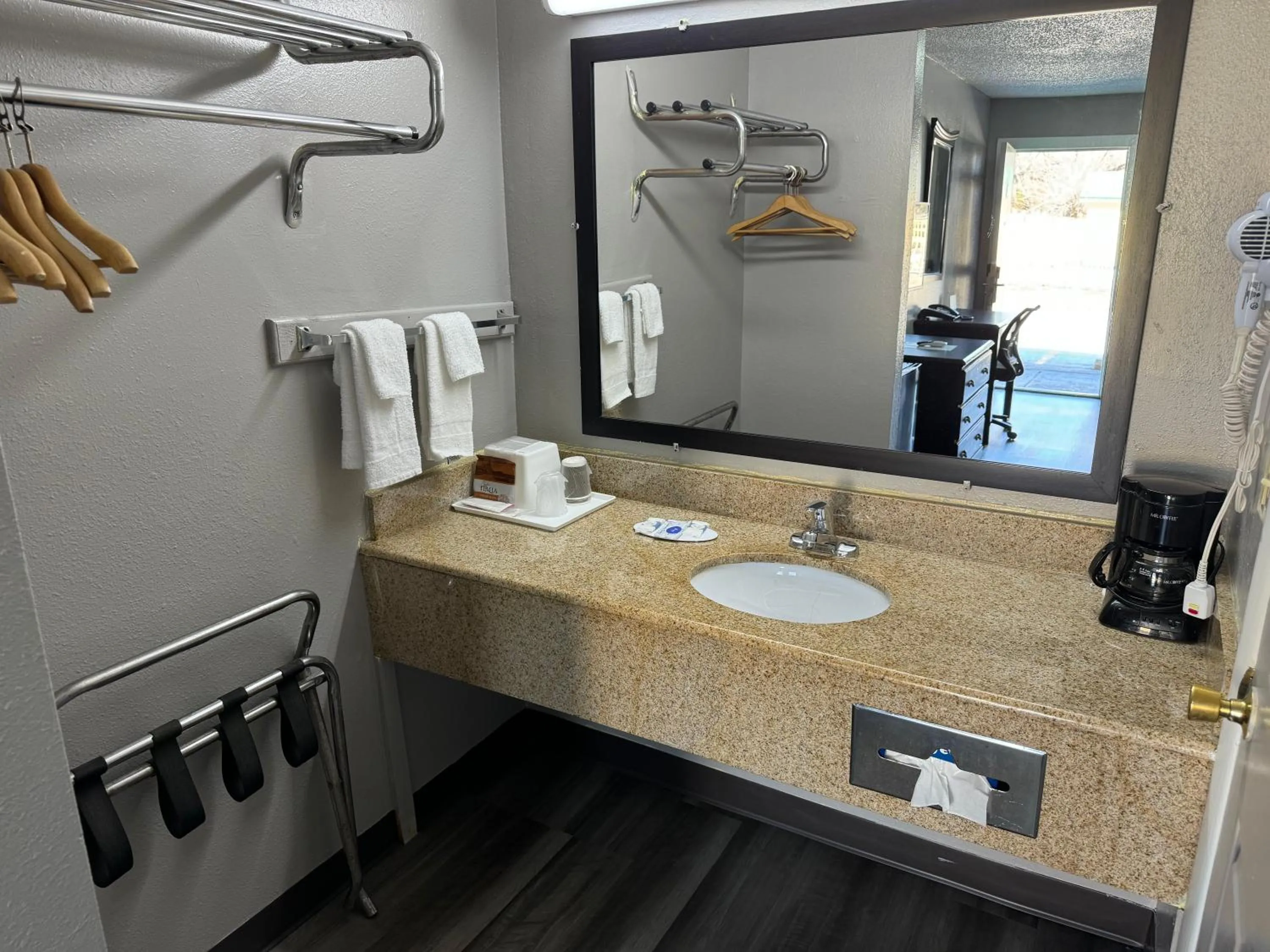 Bathroom in Kansas Inn