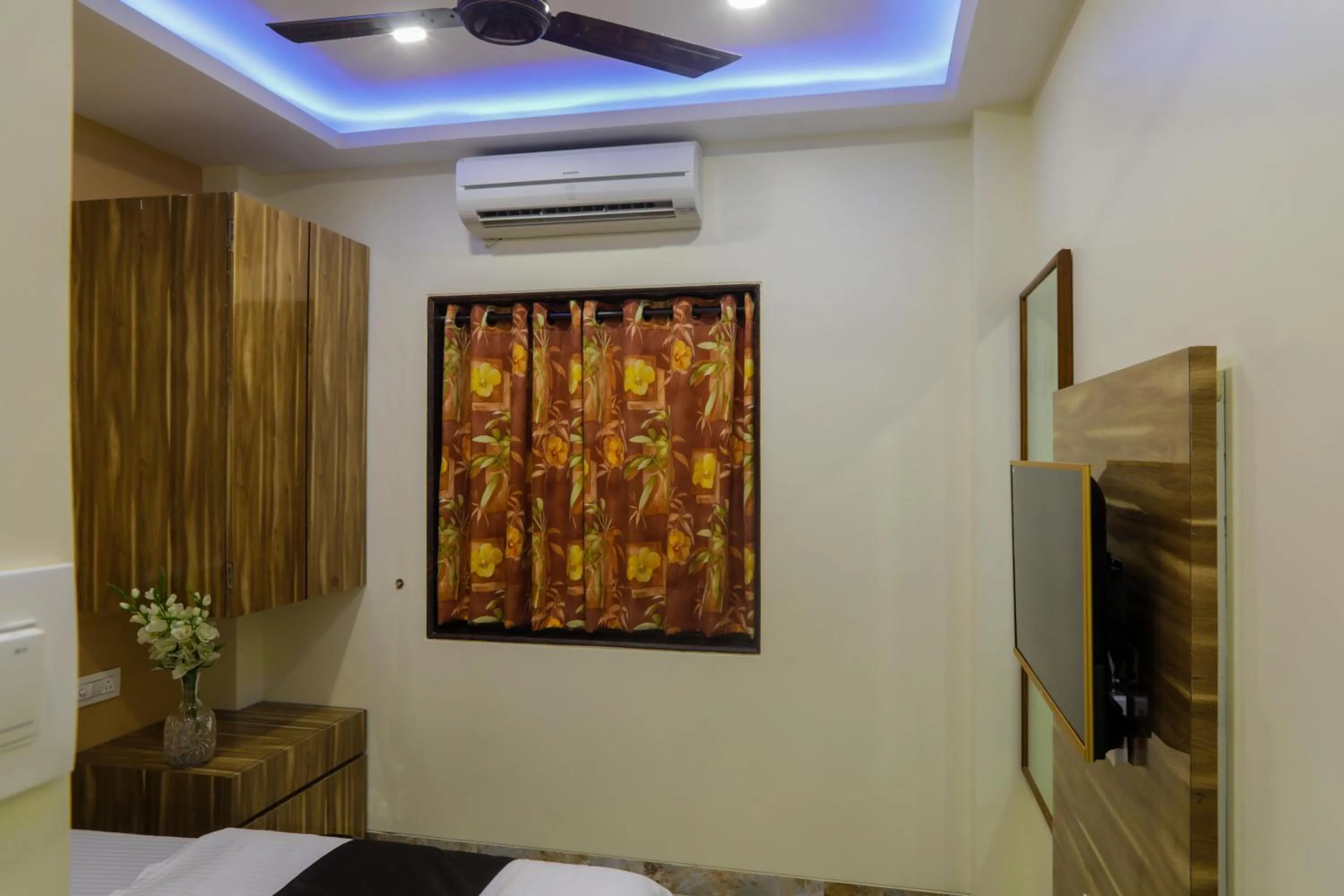 Photo of the whole room, Bed in AL Shifa Residency