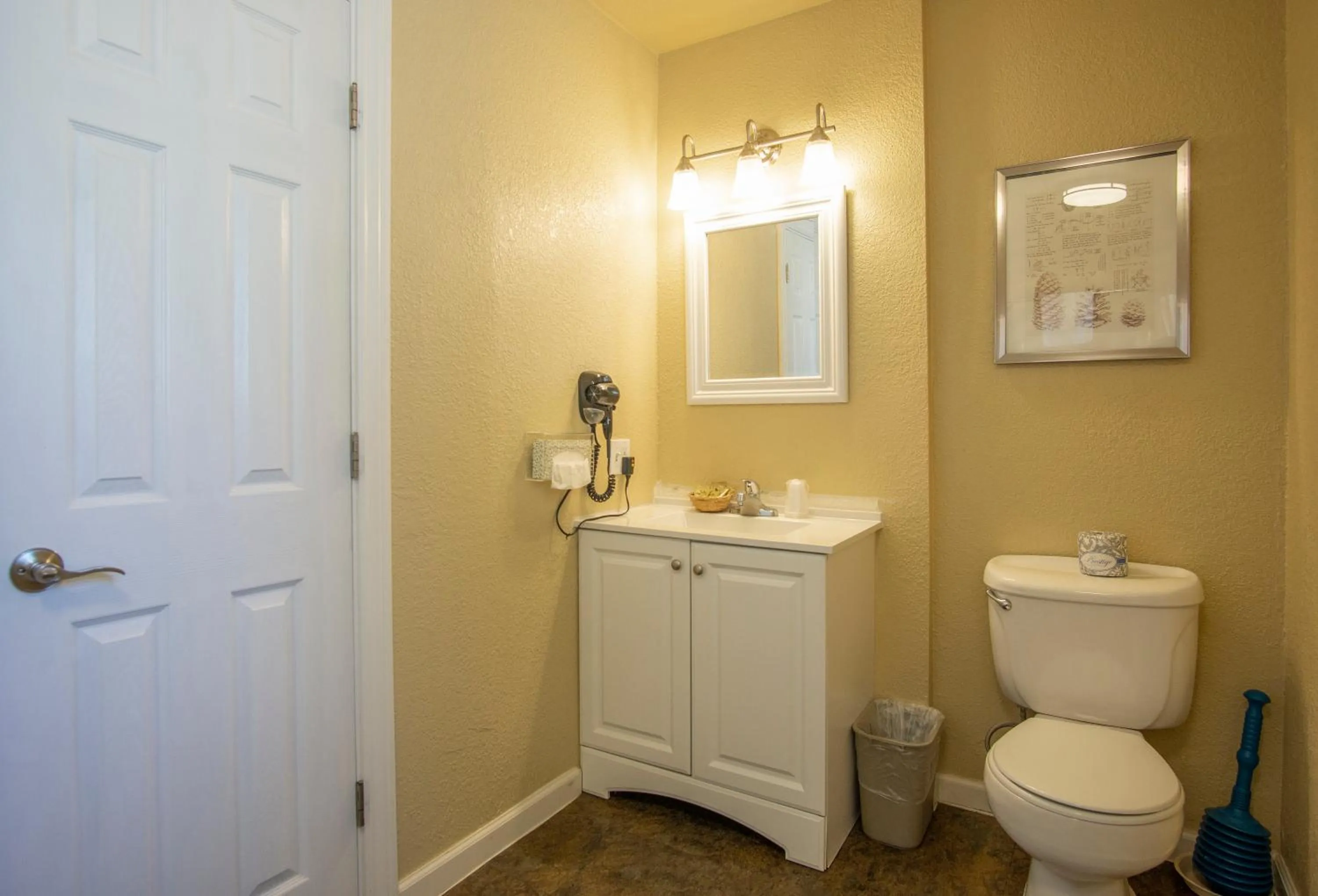 Bathroom in Charm Motel & Suites
