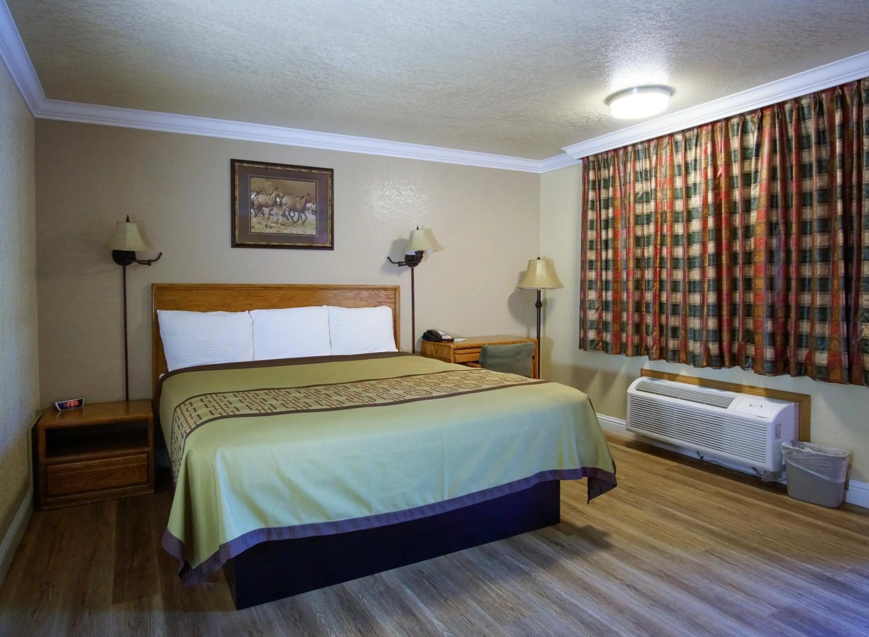 Bed in Charm Motel & Suites