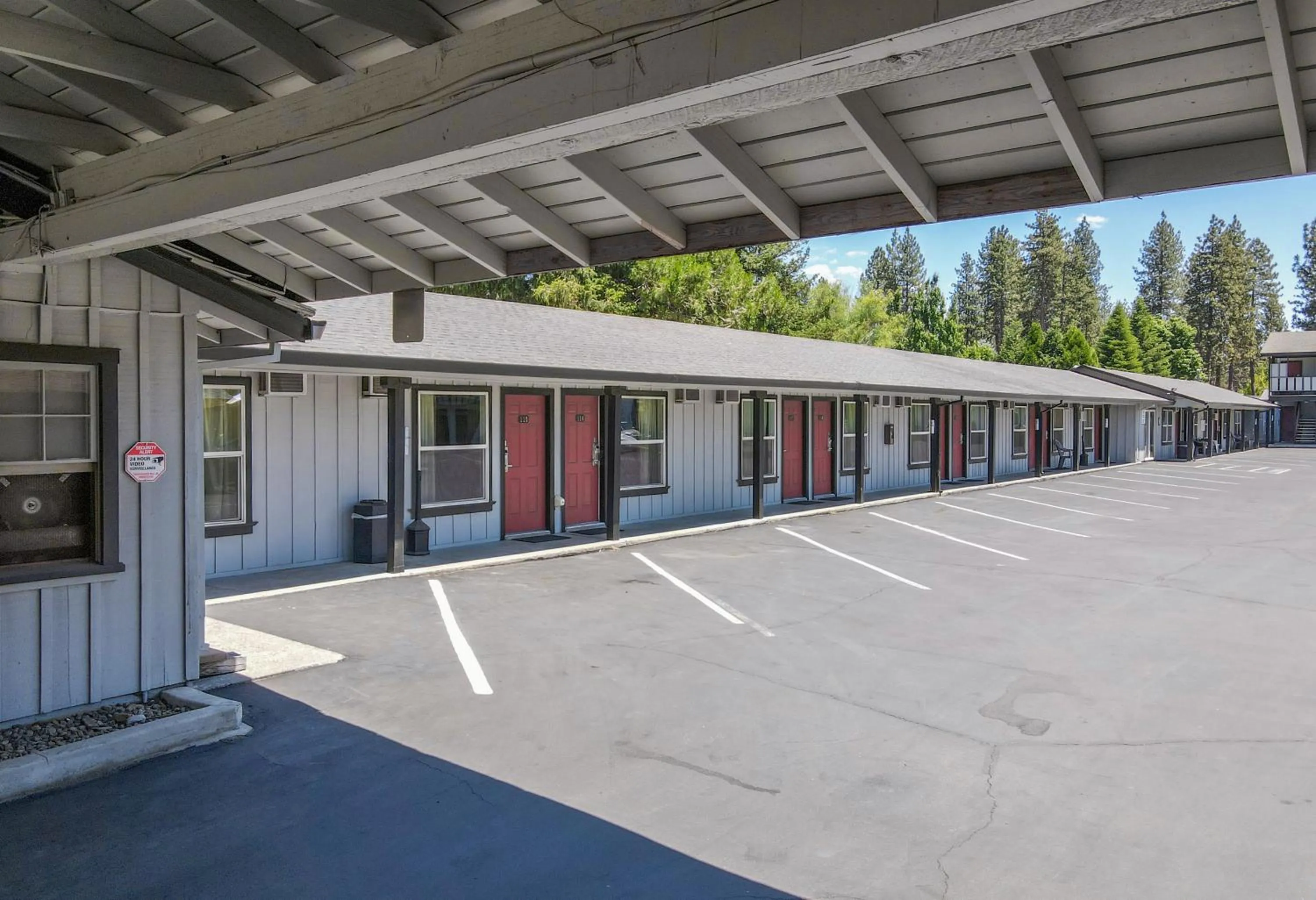 Property building in Charm Motel & Suites