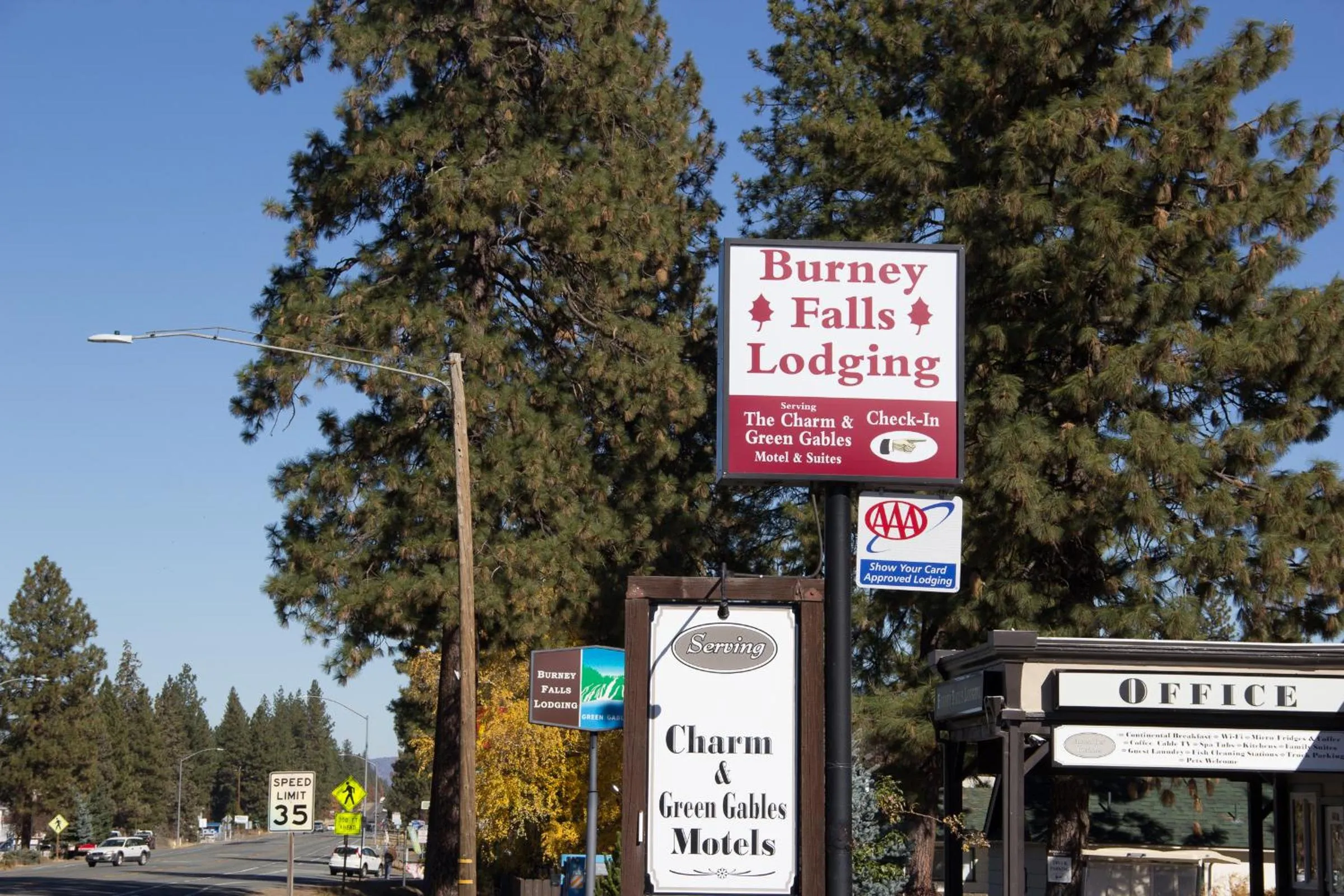 Logo/Certificate/Sign in Charm Motel & Suites