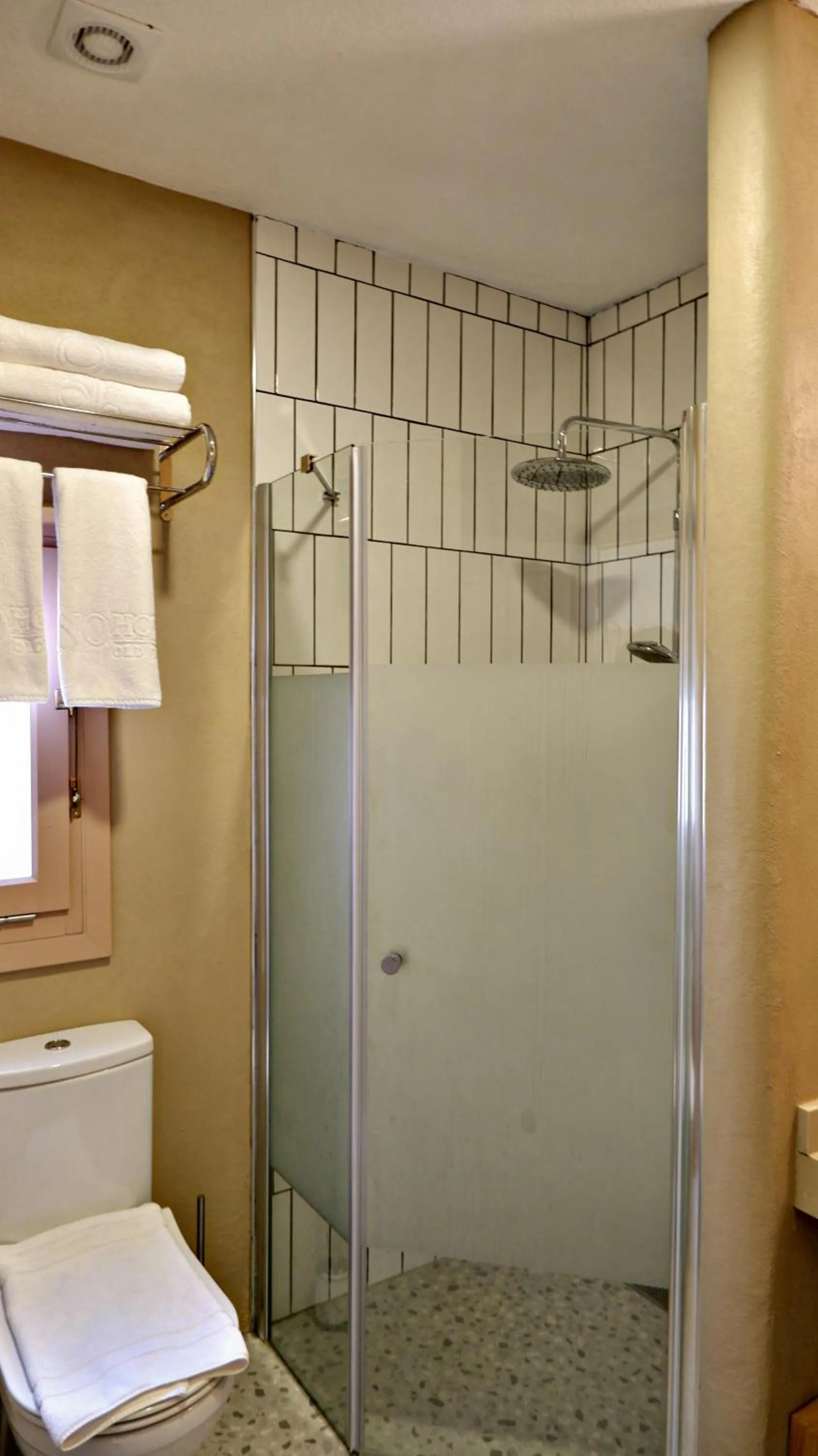 Shower in Bono Hotel Old Town